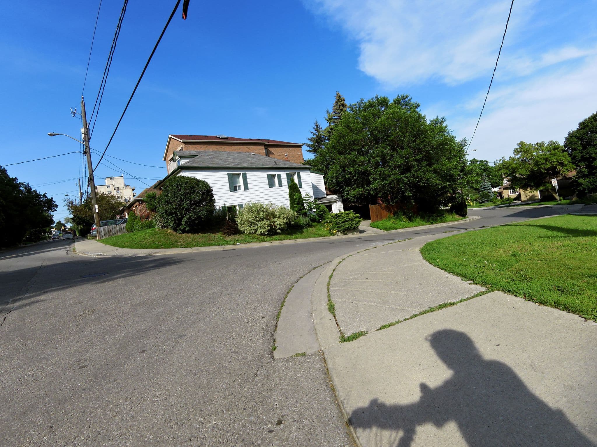 Street view near Lambton House, Lambton Baby Point — © kevo (CC BY-SA · Mapillary)