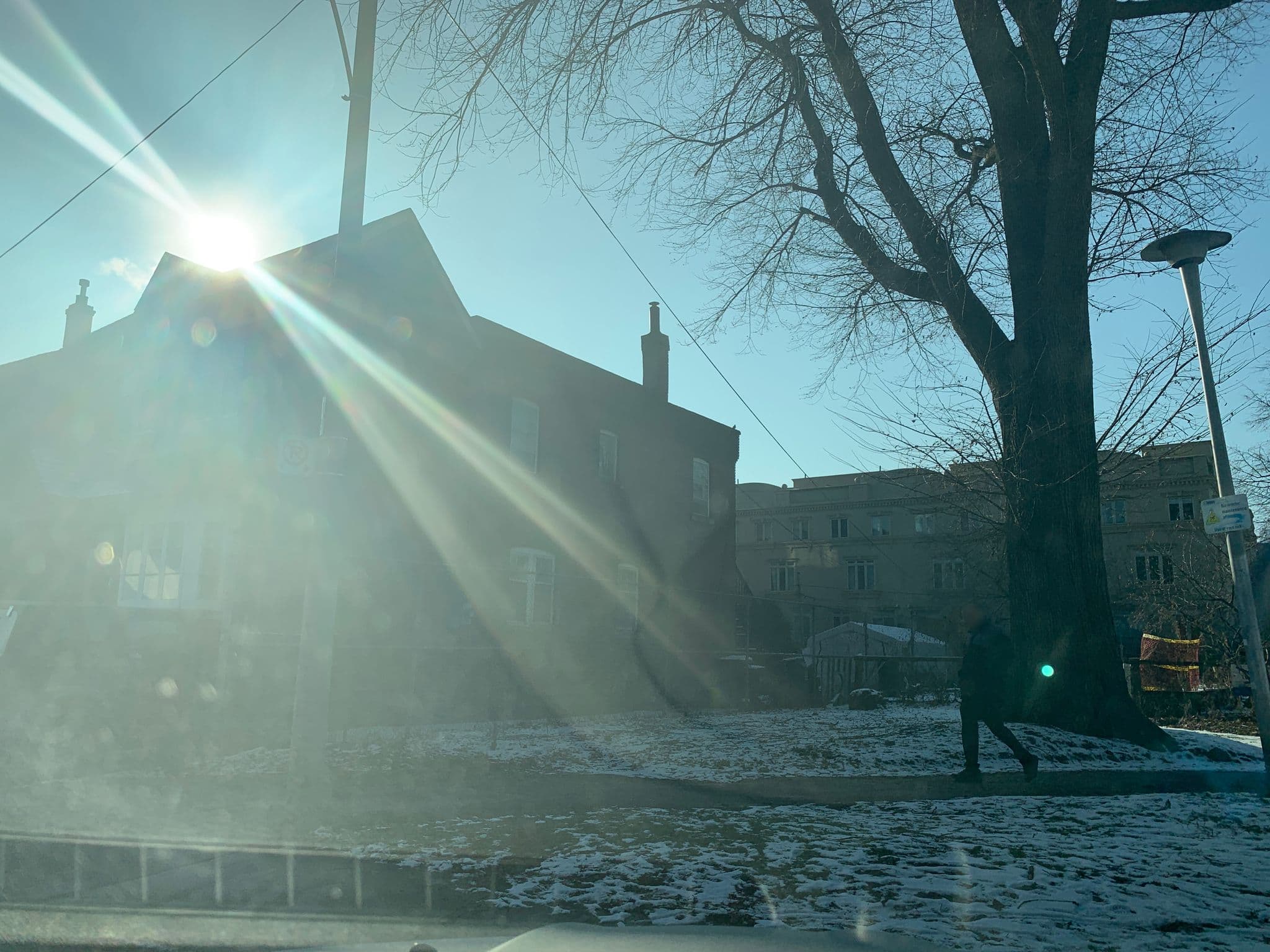 Street view near Overlook Hotel, Trinity-Bellwoods — © mdrive (CC BY-SA · Mapillary)