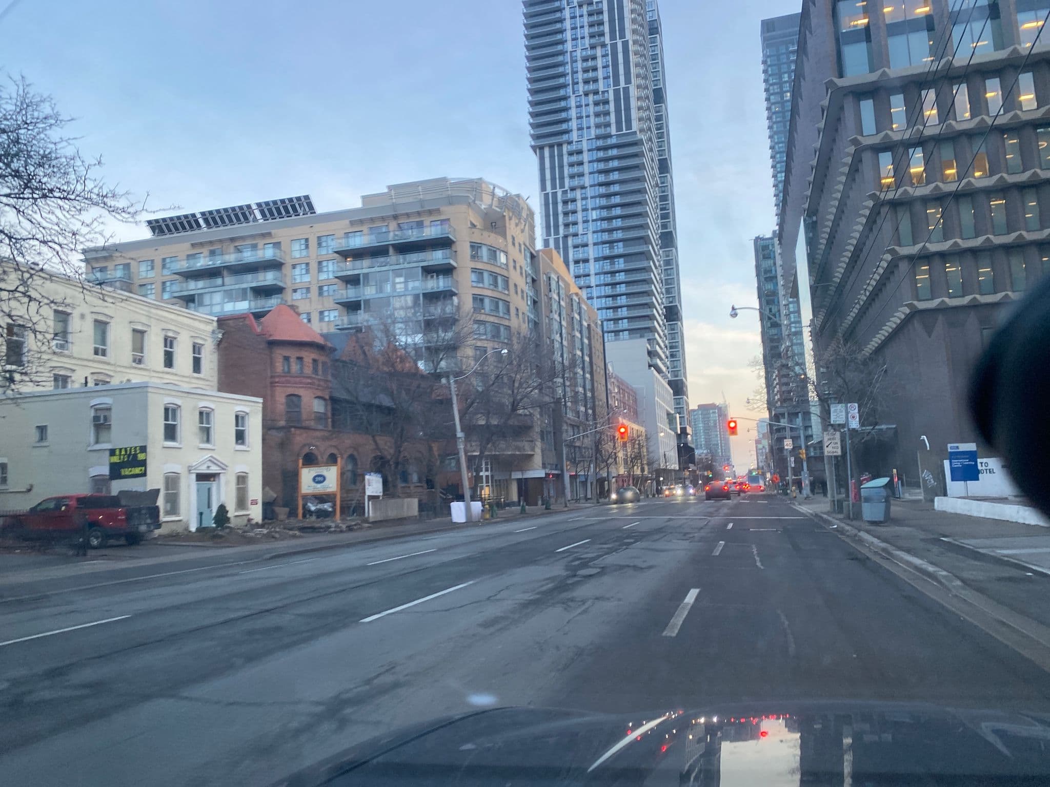 Street view near 호텔, Church-Yonge Corridor — © antonydunston20 (CC BY-SA · Mapillary)