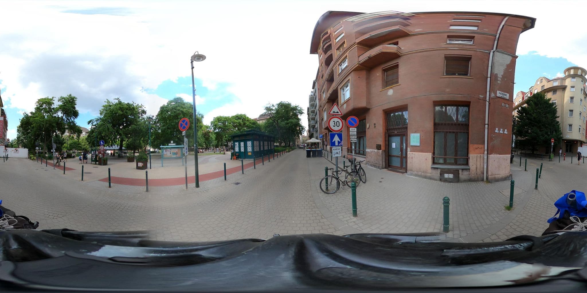 Street view near Leonardo Hotel Budapest, Belső-Ferencváros — © grozsa11 (CC BY-SA · Mapillary)