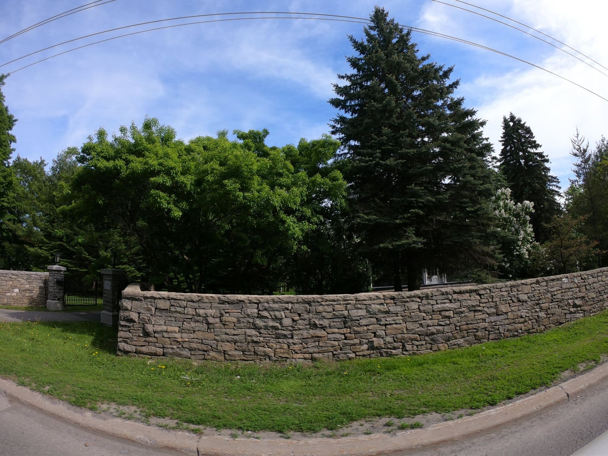Street view near Gitè B & B, Aylmer — © zzptichka (CC BY-SA · Mapillary)