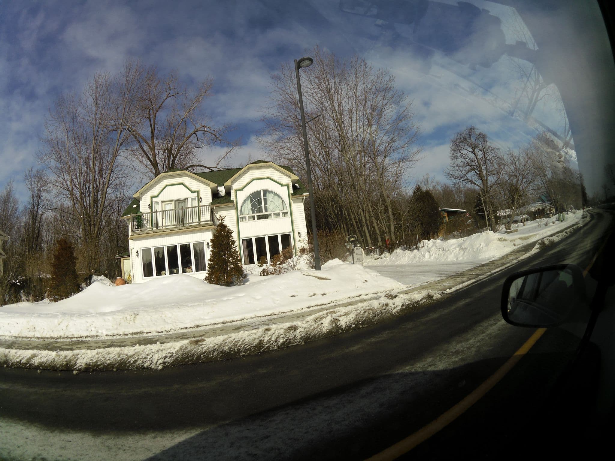Street view near Aux Berges des Outaouais, Rockcliffe Park — © thelogicalviolinist (CC BY-SA · Mapillary)