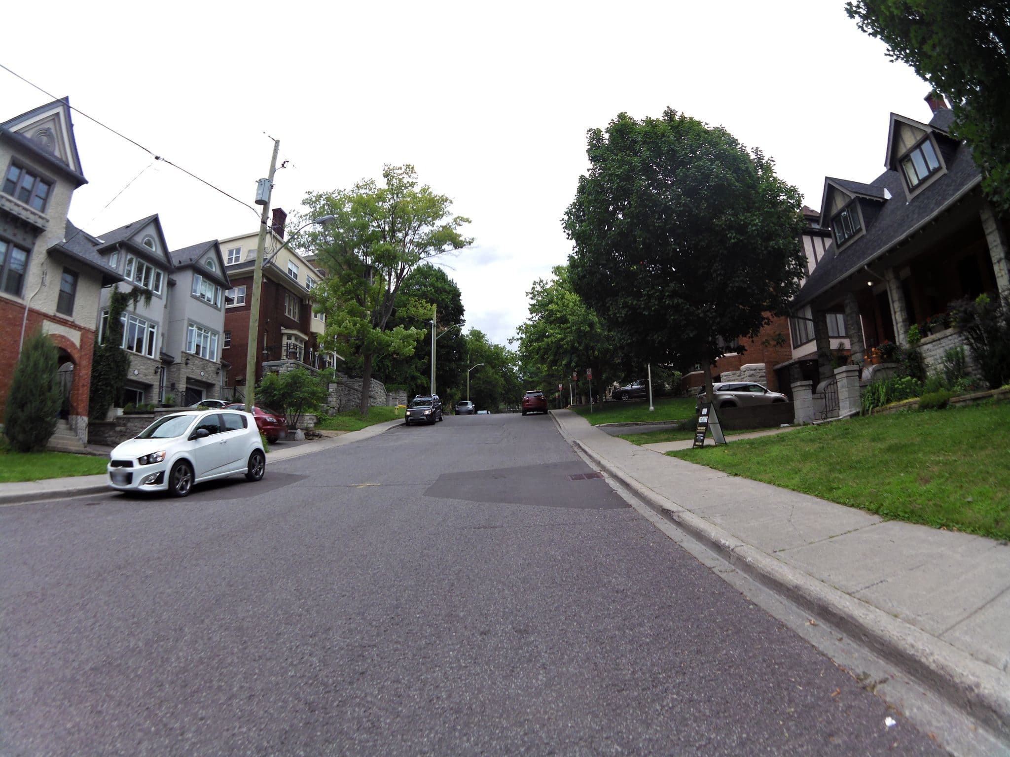 Street view near Marlborough Suites, Sandy Hill — © mronewheeldrive (CC BY-SA · Mapillary)