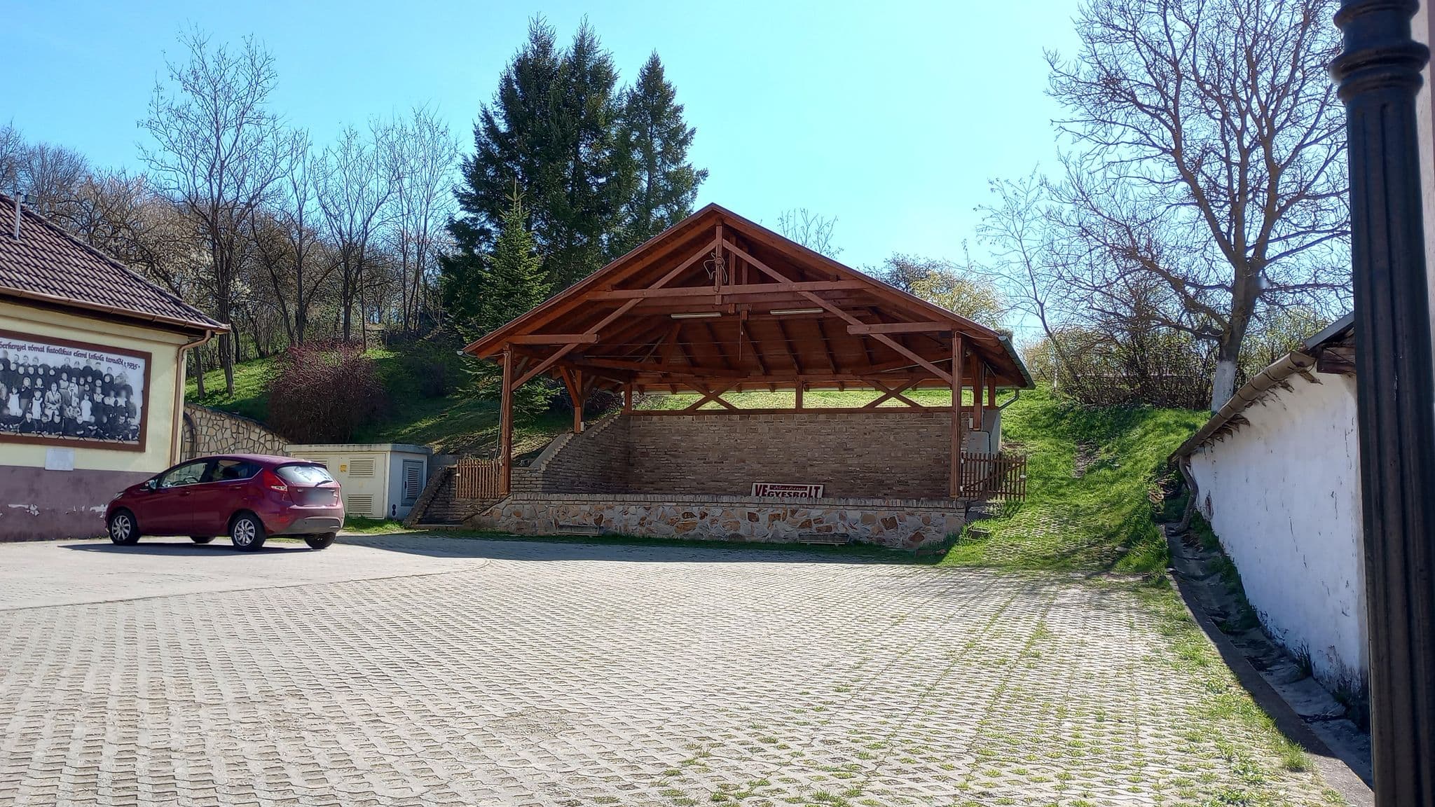 Street view near Szent Anna panzió és étterem, Nógrád — © asztalosa (CC BY-SA · Mapillary)