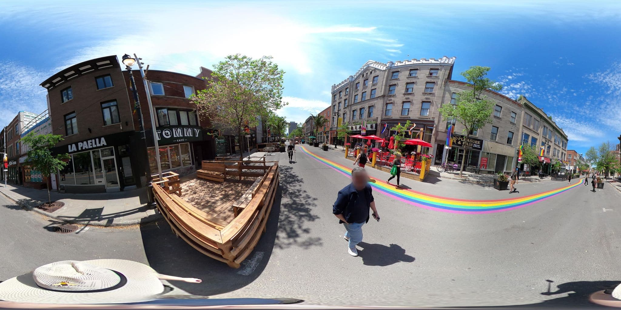 Street view near Belles Vues B&B, Vieux-Montréal — © une_abeille (CC BY-SA · Mapillary)