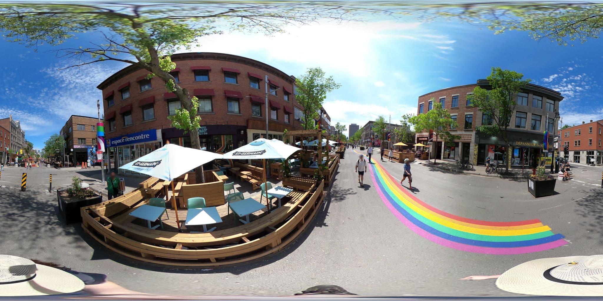 Street view near Hotel Felix, Vieux-Montréal — © une_abeille (CC BY-SA · Mapillary)