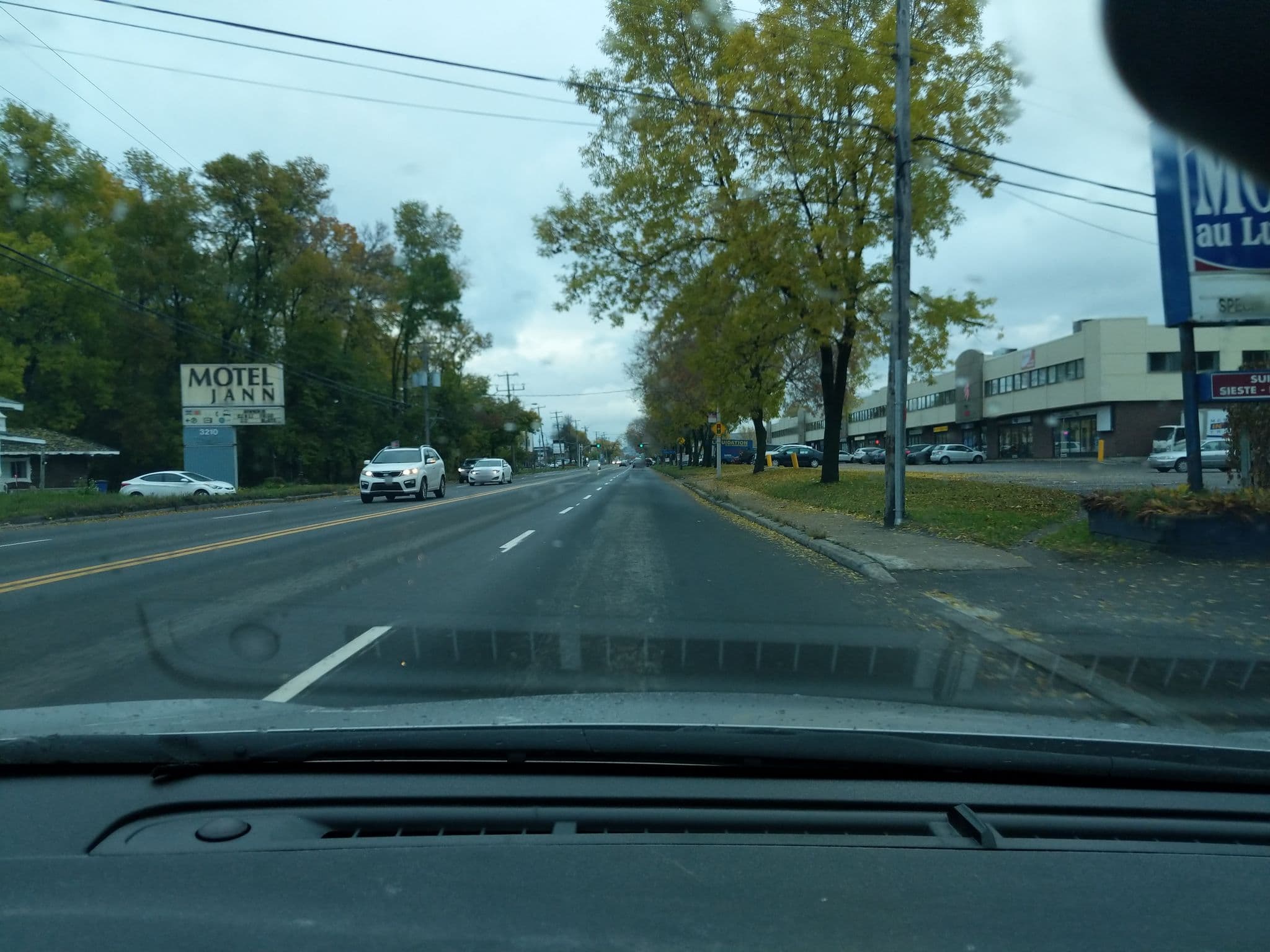 Street view near Motel Lustre D'or, Sainte-Foy — © daudrain (CC BY-SA · Mapillary)