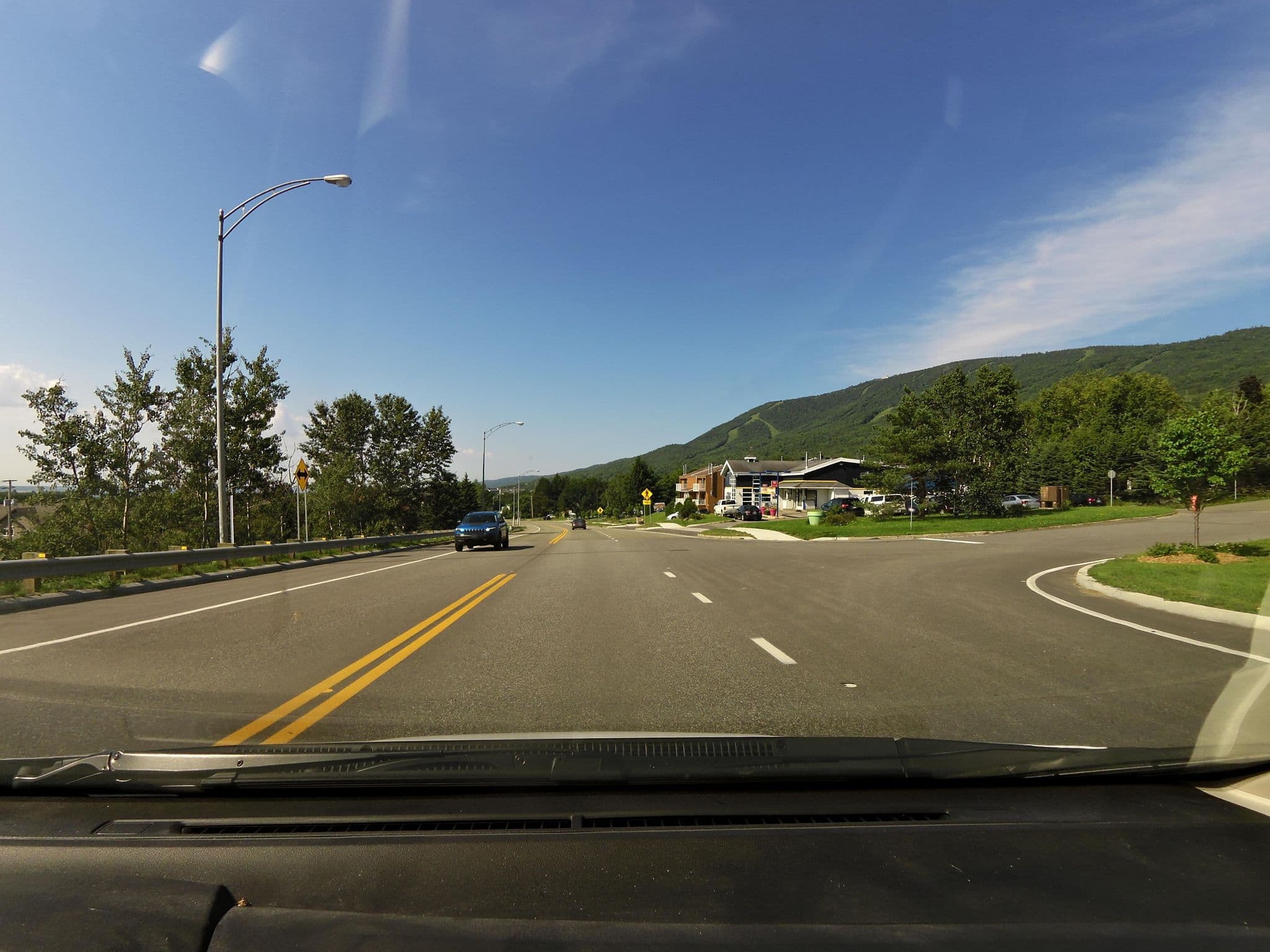 Street view near Auberge Boudreault, Beaupré — © hshearer (CC BY-SA · Mapillary)