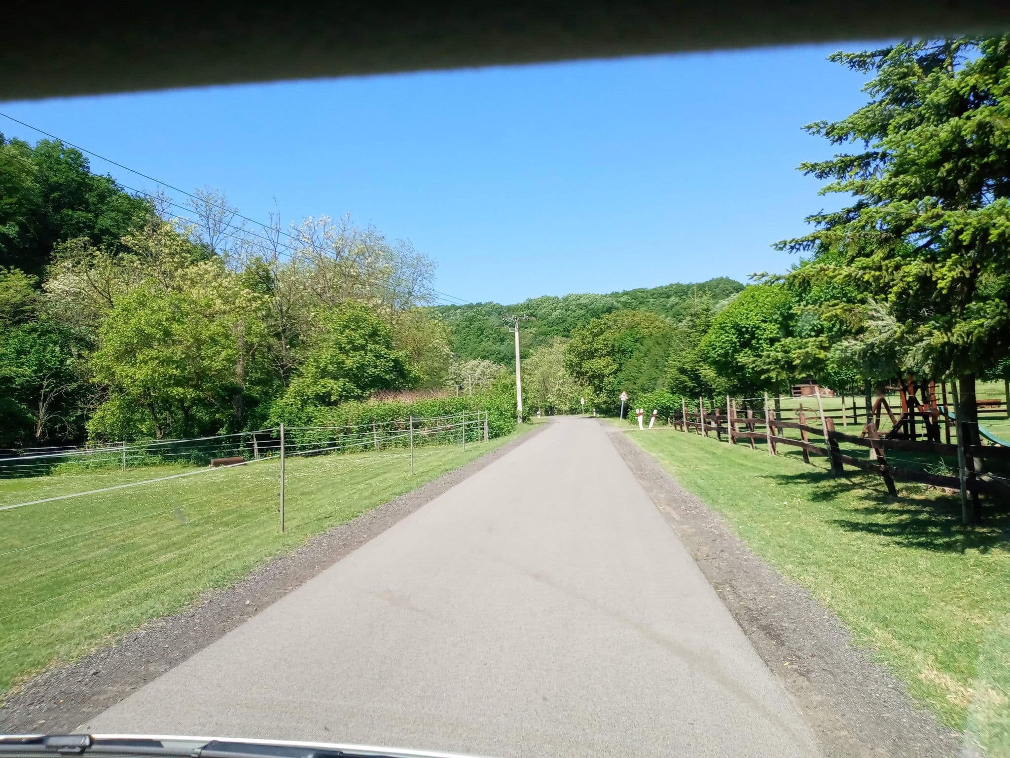 Street view near Aranypatkó Lovaspanzió, Mecseknádasd — © magyarsi (CC BY-SA · Mapillary)