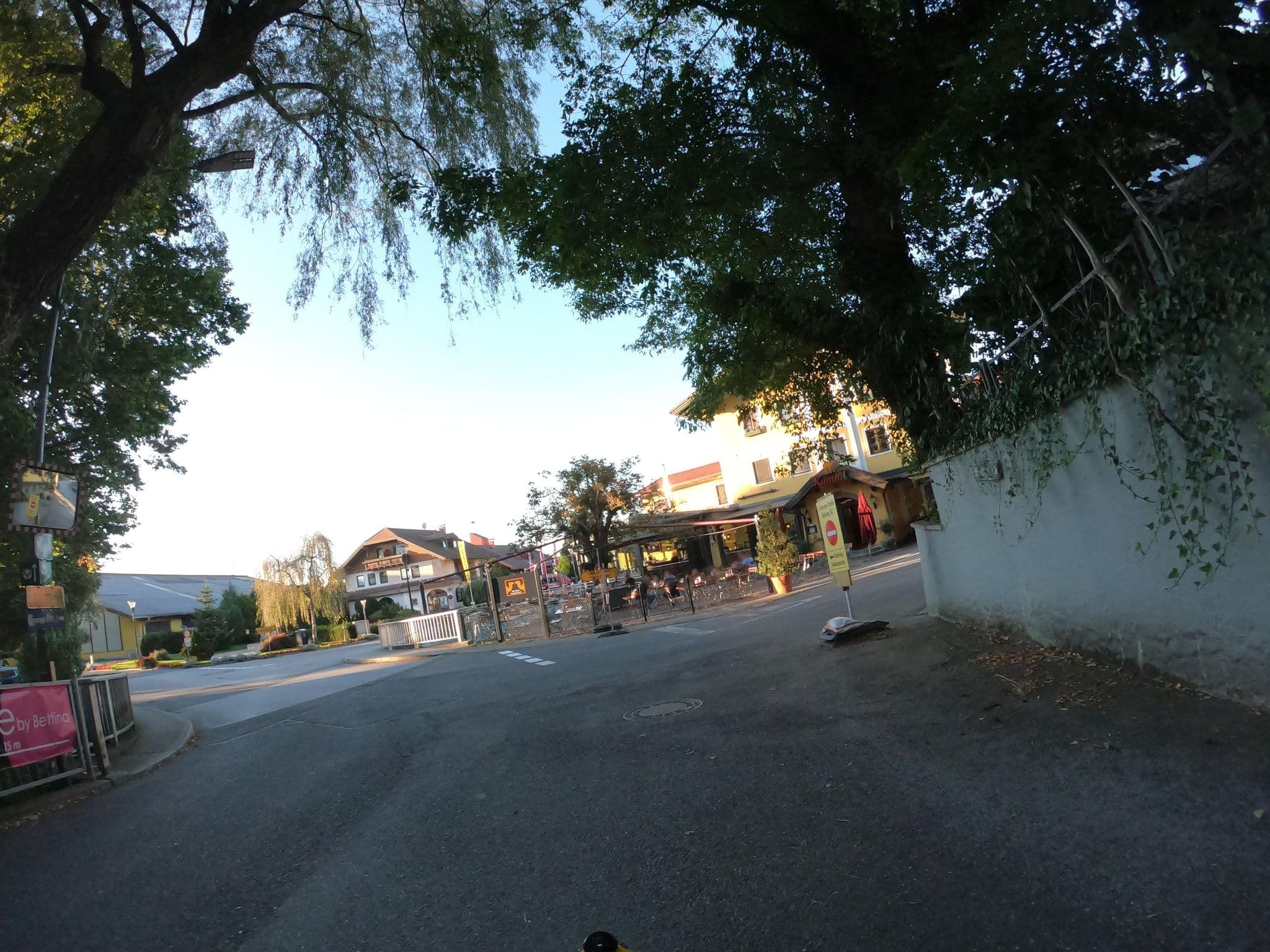 Street view near Hotel Gasthof Kamml, Siezenheim — © flansch (CC BY-SA · Mapillary)