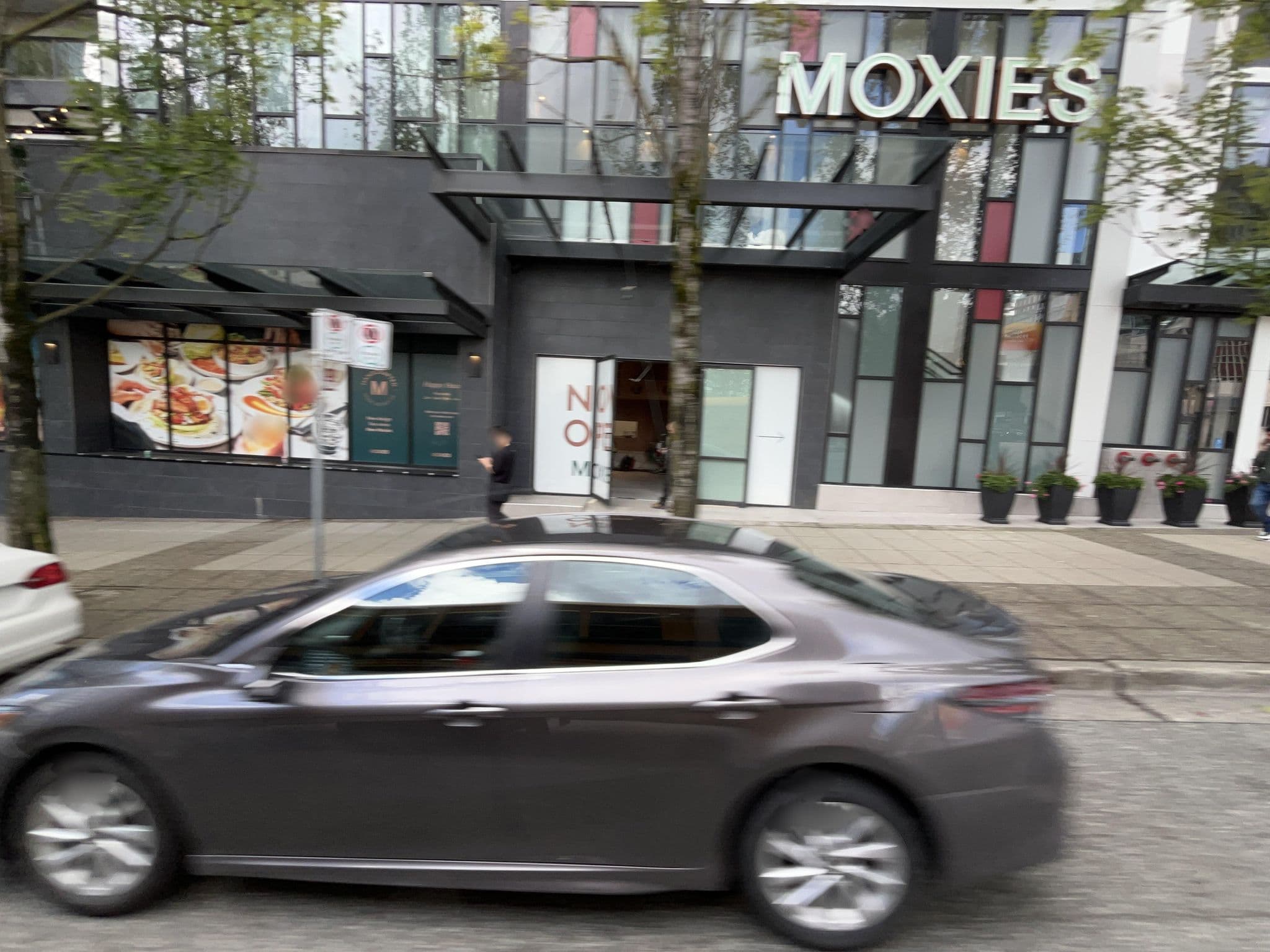 Street view near Sandman Hotel Pool, Yaletown — © zpk (CC BY-SA · Mapillary)