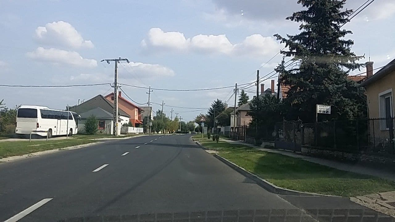 Street view near Hilda Panzió, Bőny — © utvonalfelmeresek (CC BY-SA · Mapillary)