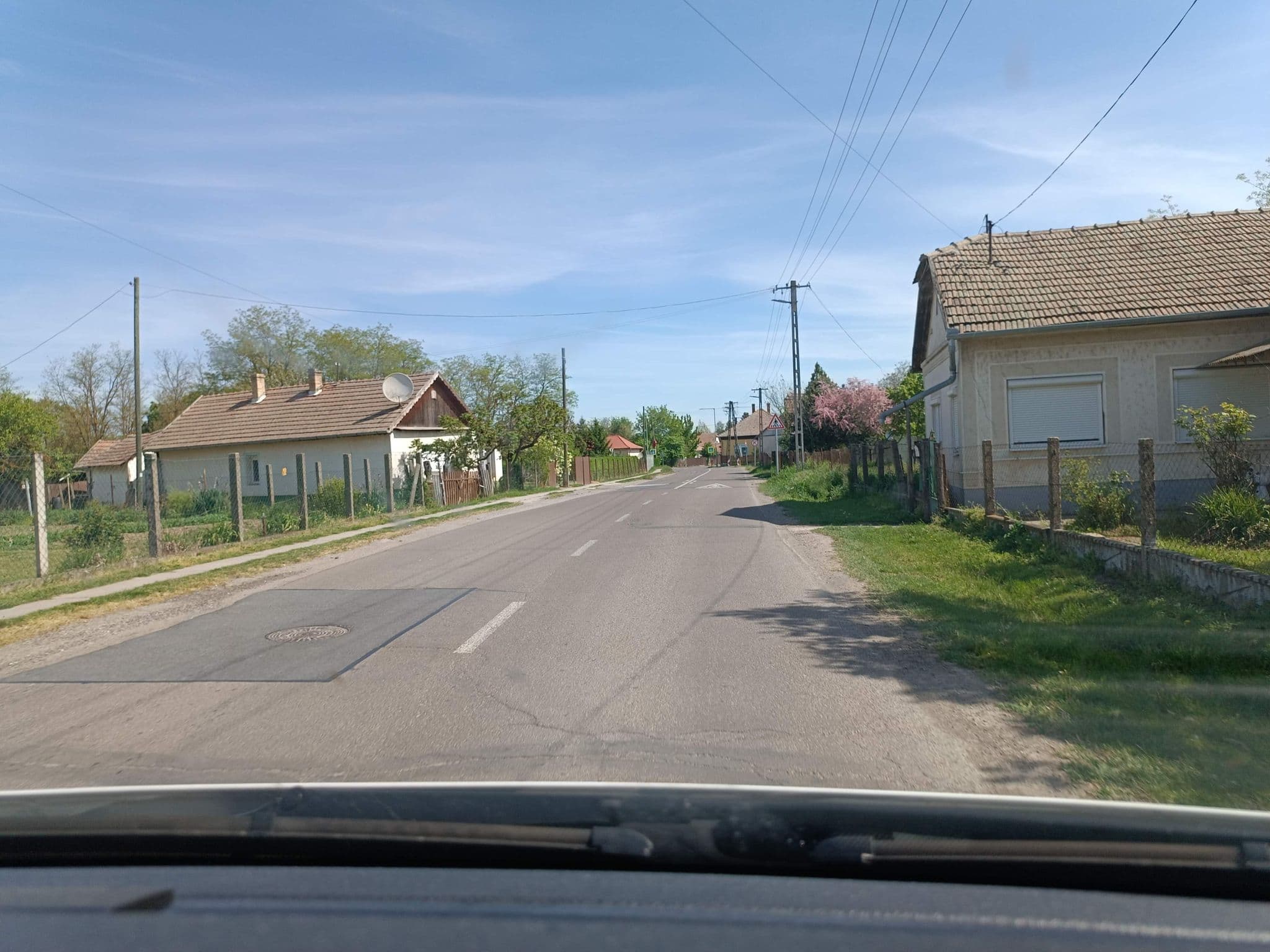 Street view near Vasmacska vendégház (volt Hársfa Söröző), Tiszaszőlős — © JNSZ (CC BY-SA · Mapillary)