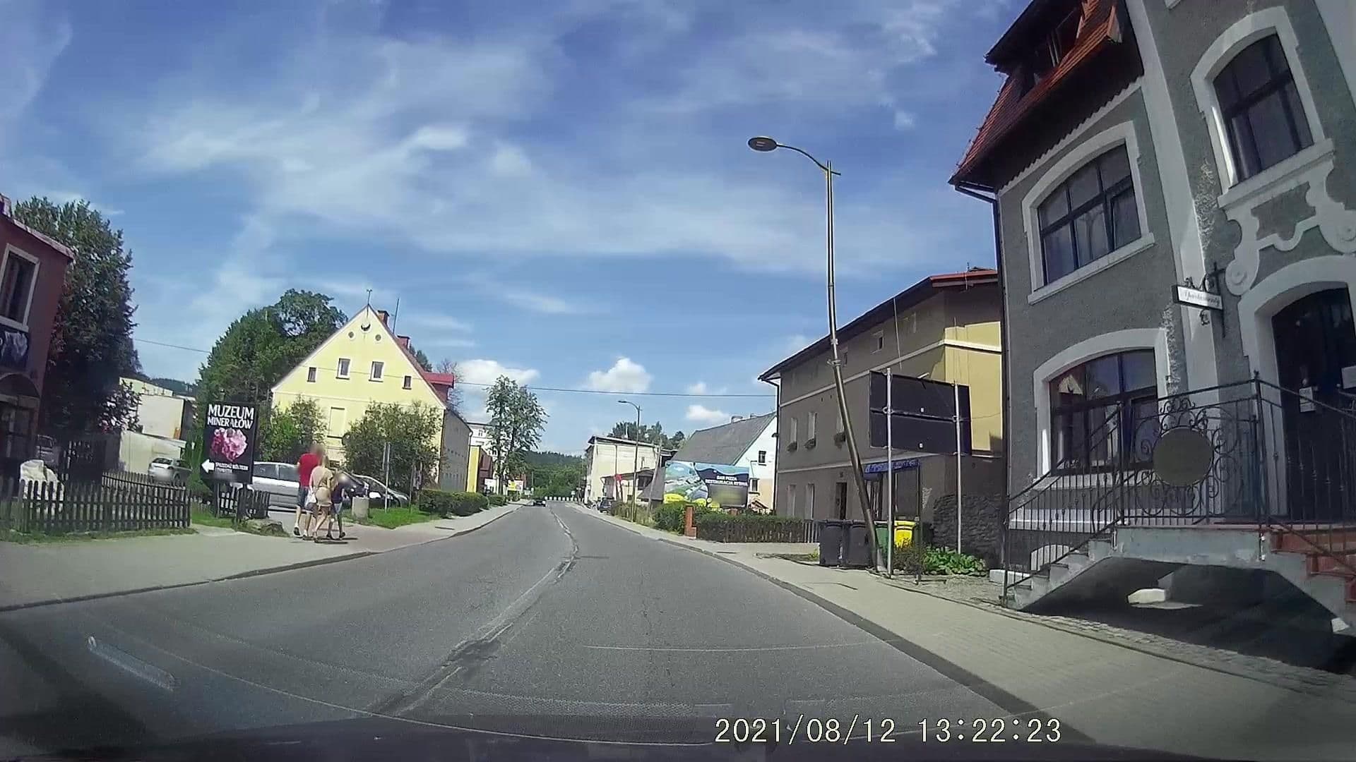 Street view near Hotel Amadeus Villa Park, Stronie Śląskie — © dasza (CC BY-SA · Mapillary)