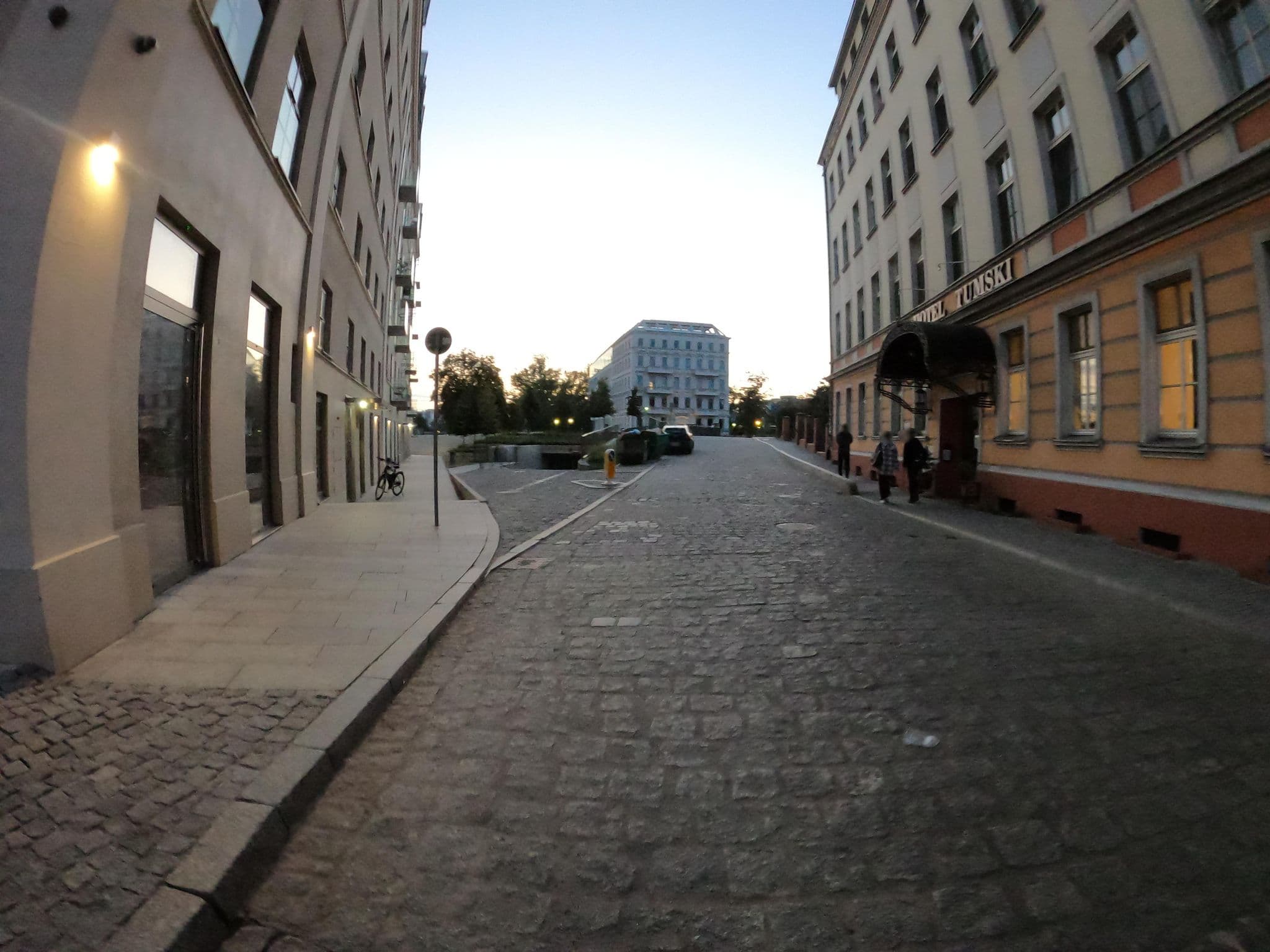 Street view near Międzynarodowe Schronisko Młodzieżowe PTSM, Rejon placu Świętego Macieja — © masterofnoroad (CC BY-SA · Mapillary)
