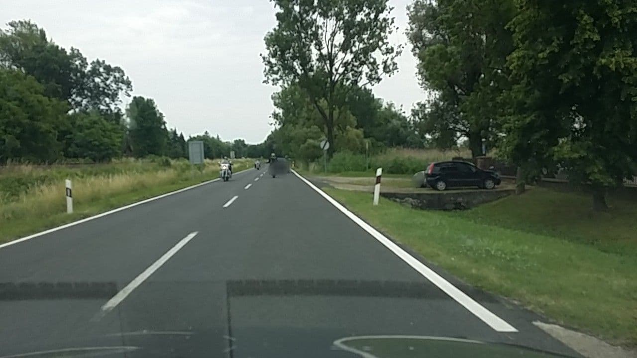 Street view near Honvéd üdülő, Badacsonytomaj — © vst (CC BY-SA · Mapillary)