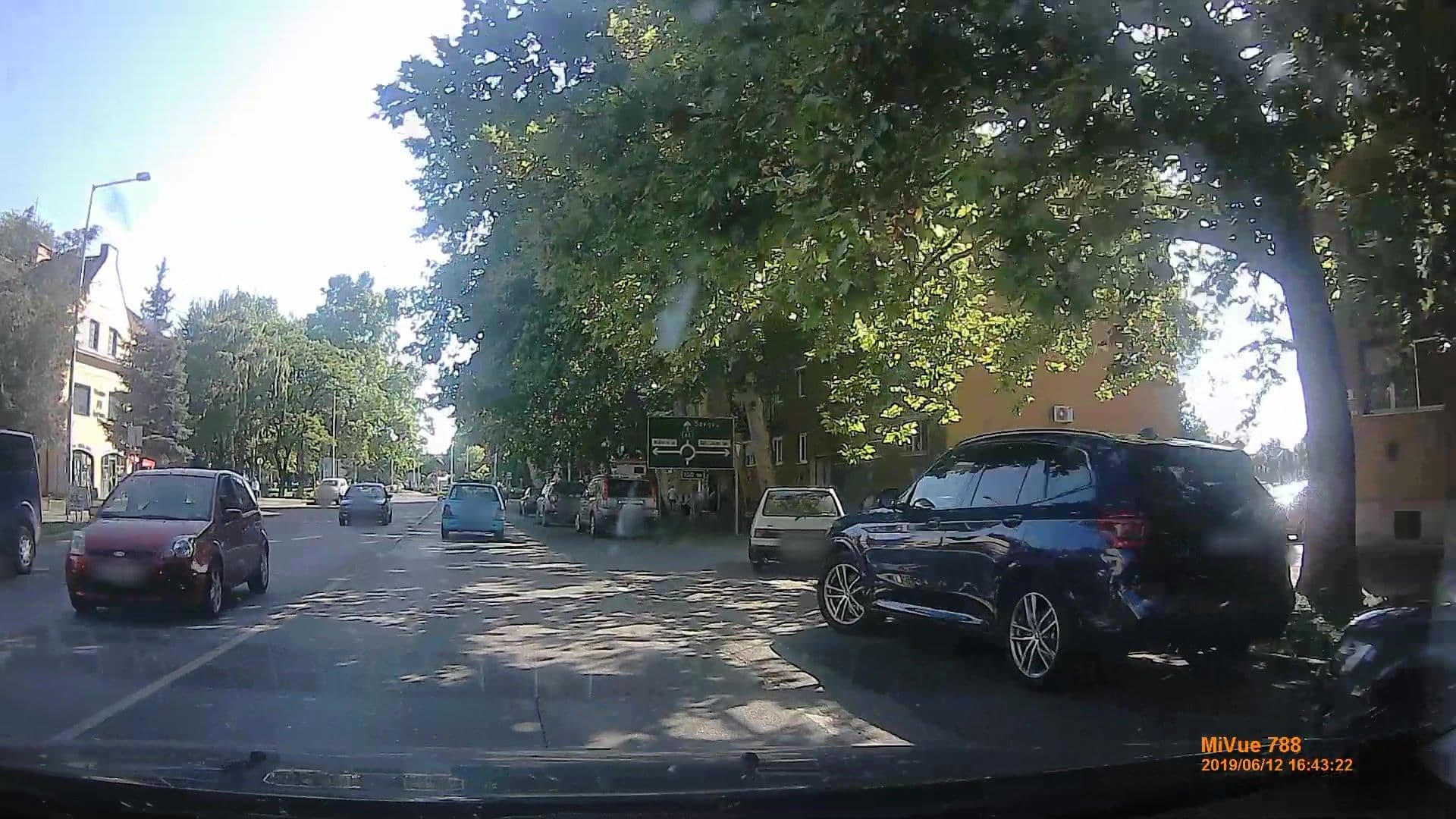 Street view near Hotel Bástya, Makó — © geox123 (CC BY-SA · Mapillary)