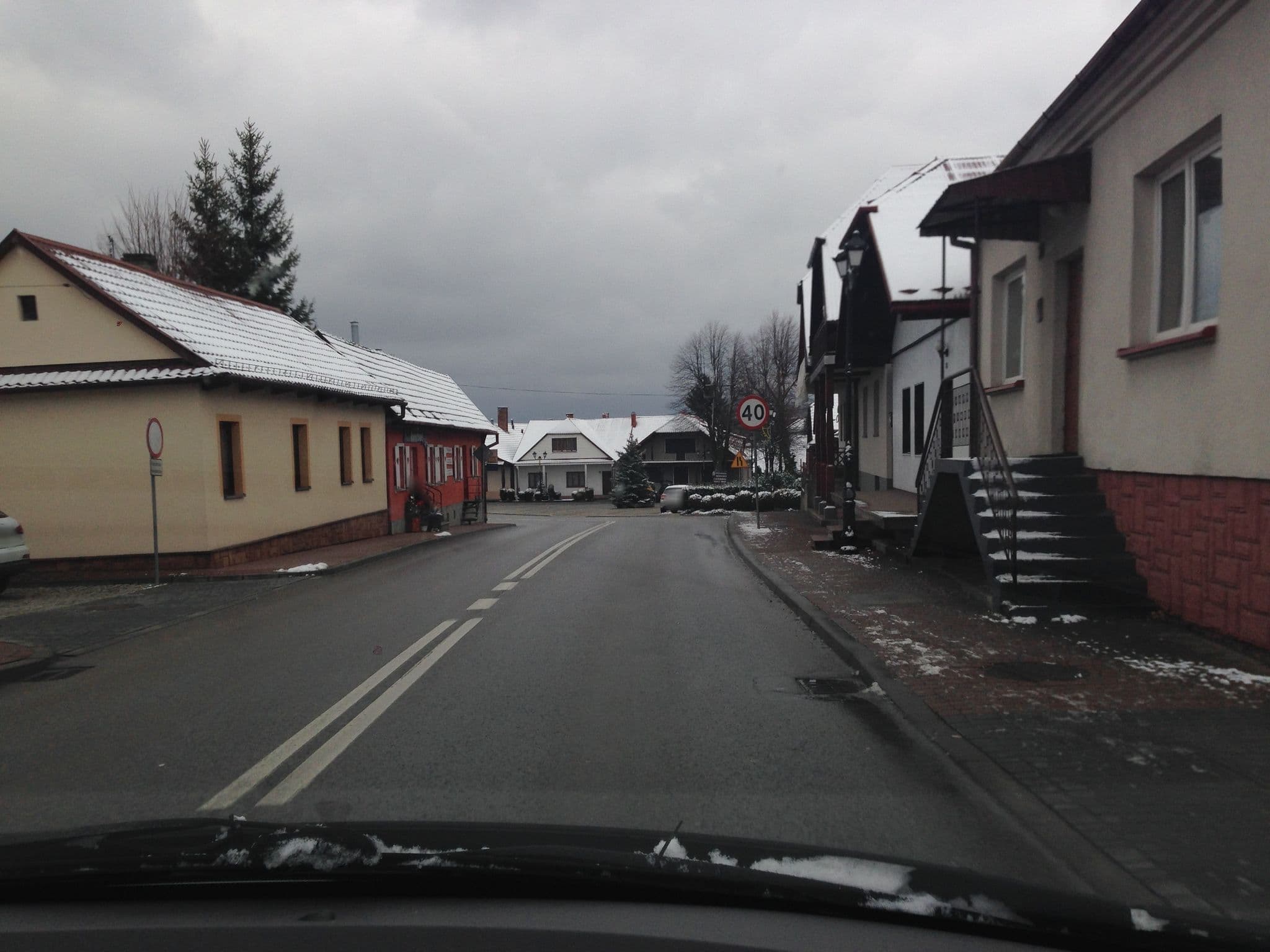 Street view near Pensjonat Ułan S c Kwaśniewscy i S Ka Anna Kwaśniewska Gnoińska, Iwkowa — © ekeshkekesh (CC BY-SA · Mapillary)