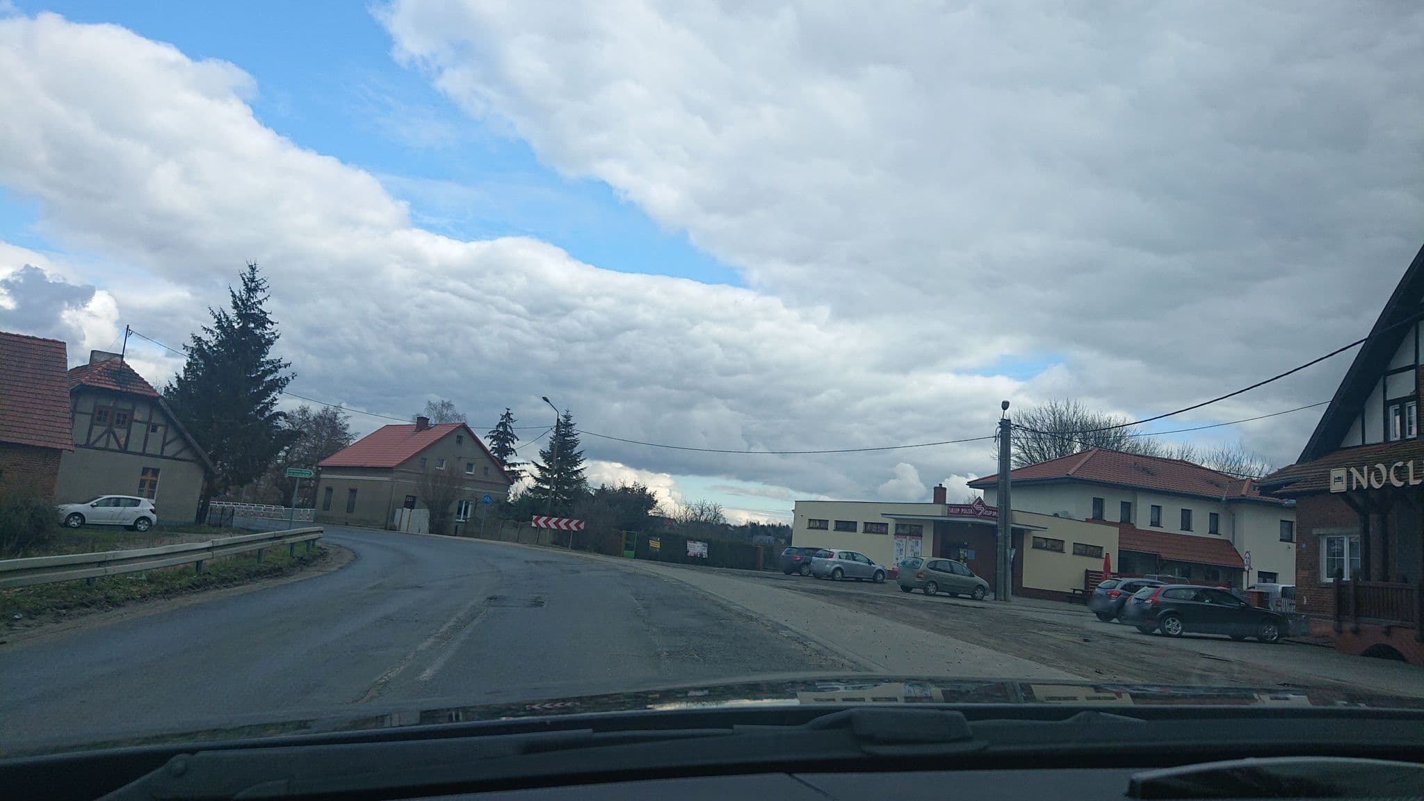 Street view near Gościniec w Dolinie Hotel I Restauracja, Gniezno — © and987 (CC BY-SA · Mapillary)