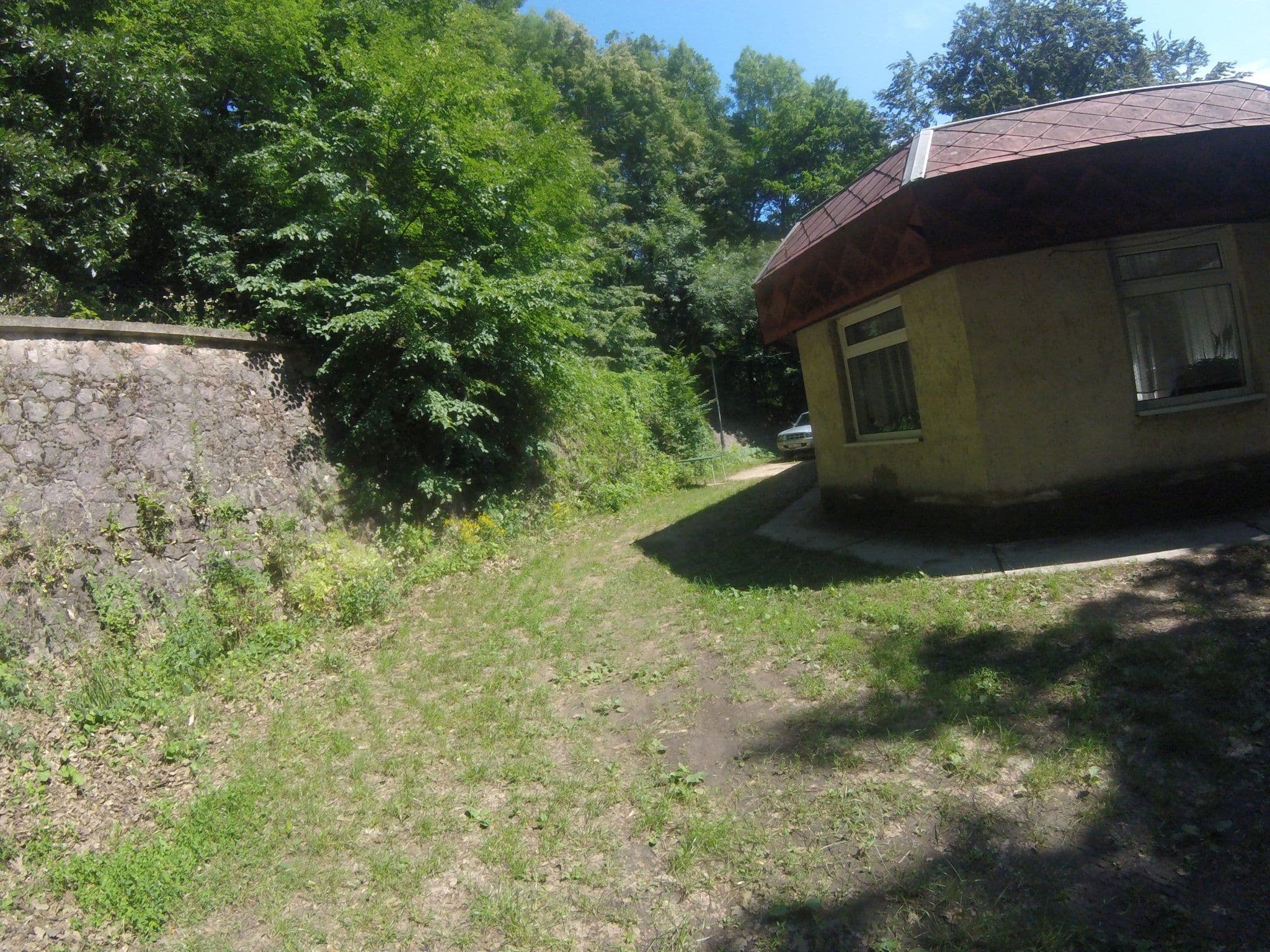 Street view near Csákányospusztai turistaház, Szárliget — © utvonalfelmeresek (CC BY-SA · Mapillary)
