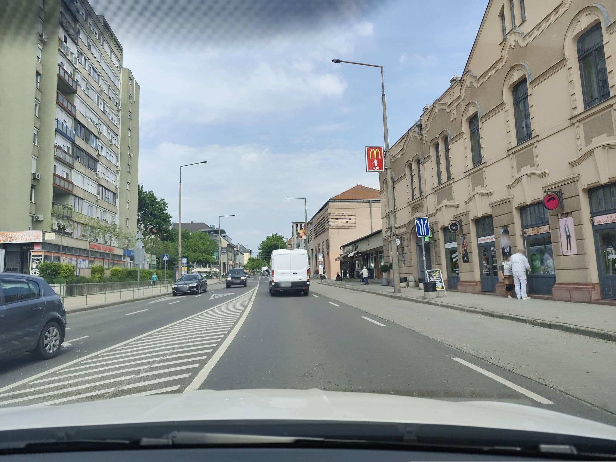 Street view near Erzsébet Királyné Szálloda, Gödöllő — © mkpest2 (CC BY-SA · Mapillary)