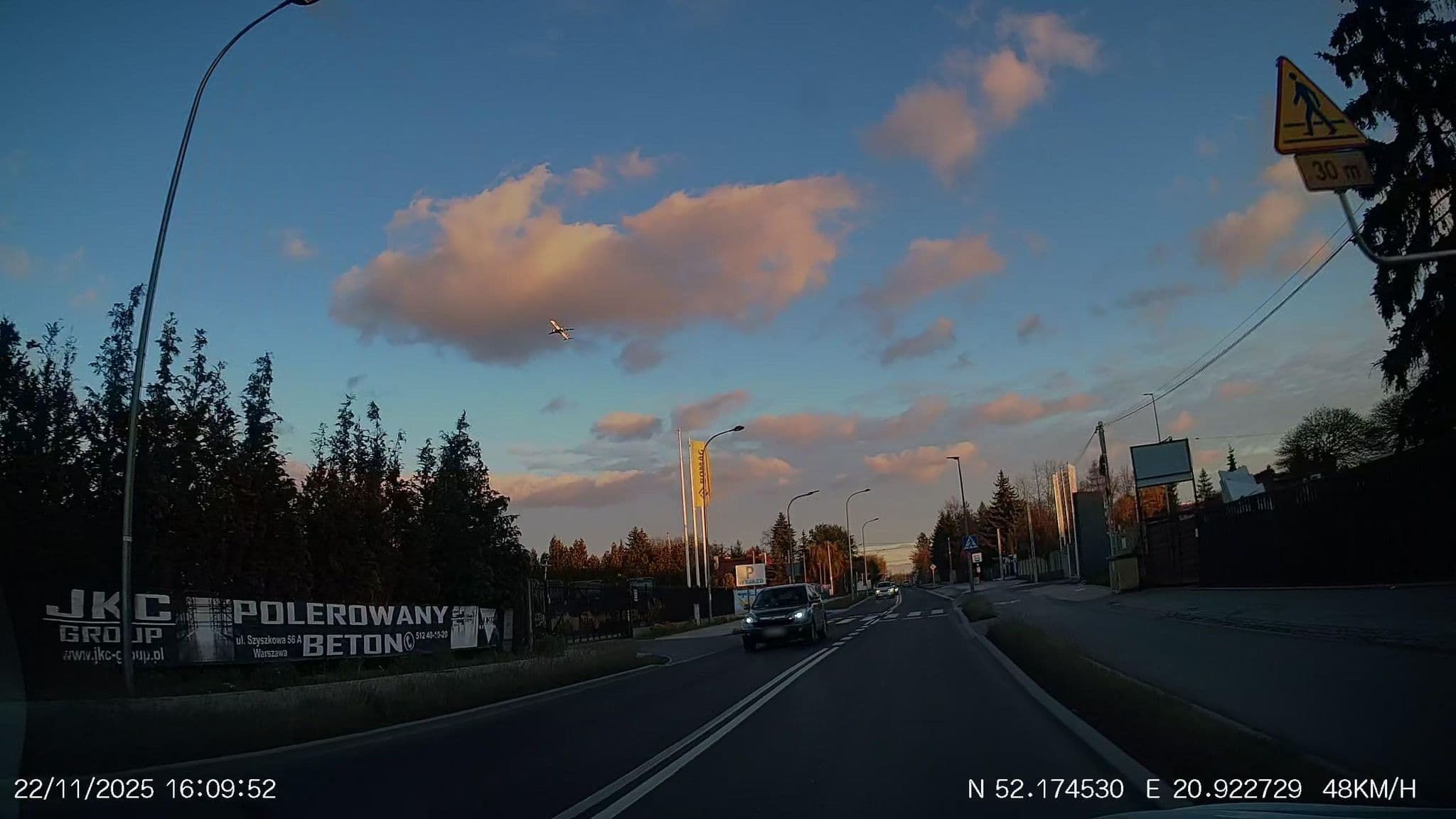 Street view near hotelik Okecie 39, Kolonia Opacz — © Driven2574 (CC BY-SA · Mapillary)