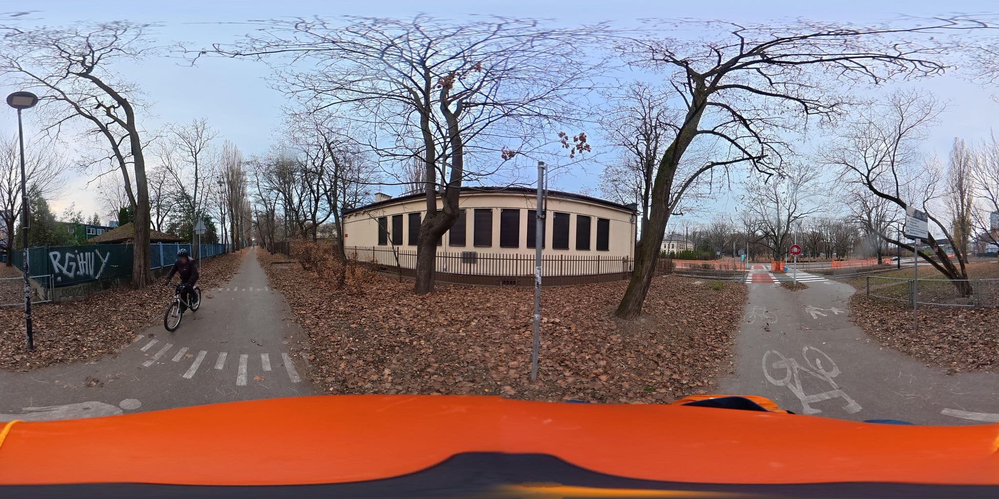 Street view near Szkolne Schronisko Młodzieżowe, Żoliborz — © awizonosz (CC BY-SA · Mapillary)