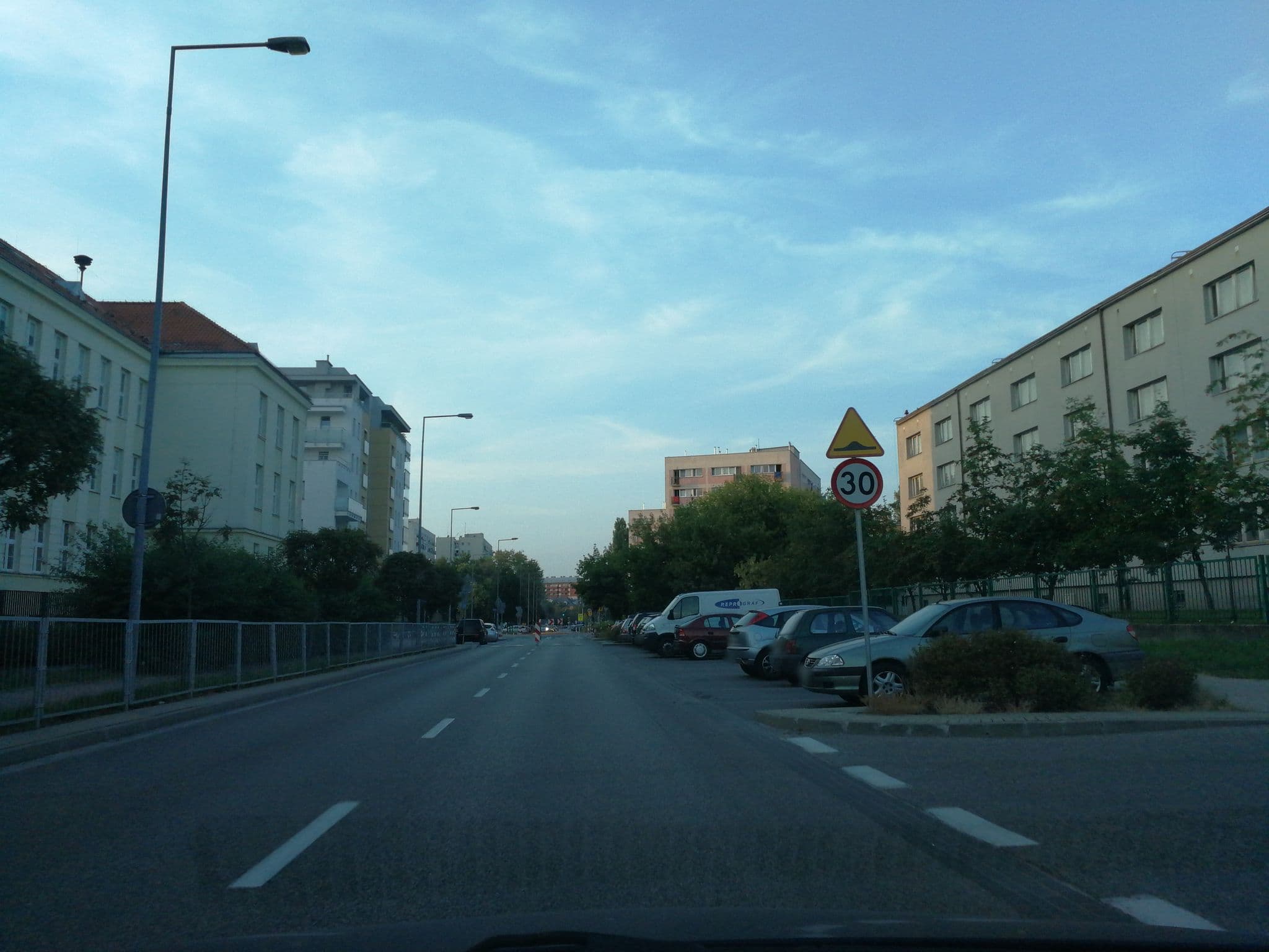 Street view near Śpimy Na Wosie, Żoliborz — © kmajcher (CC BY-SA · Mapillary)
