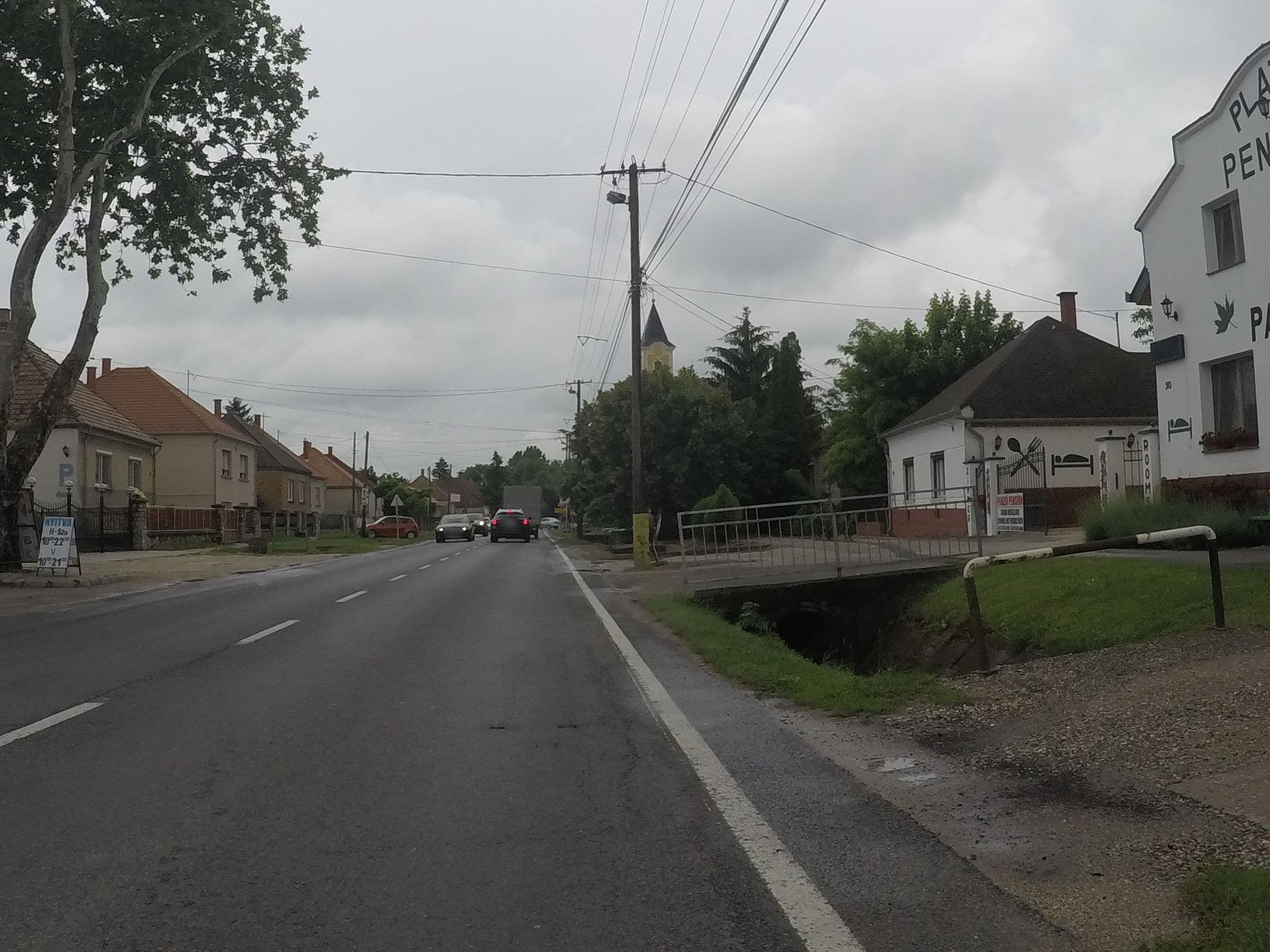 Street view near Platán Panzió, Nyúl — © chrisbeddow (CC BY-SA · Mapillary)
