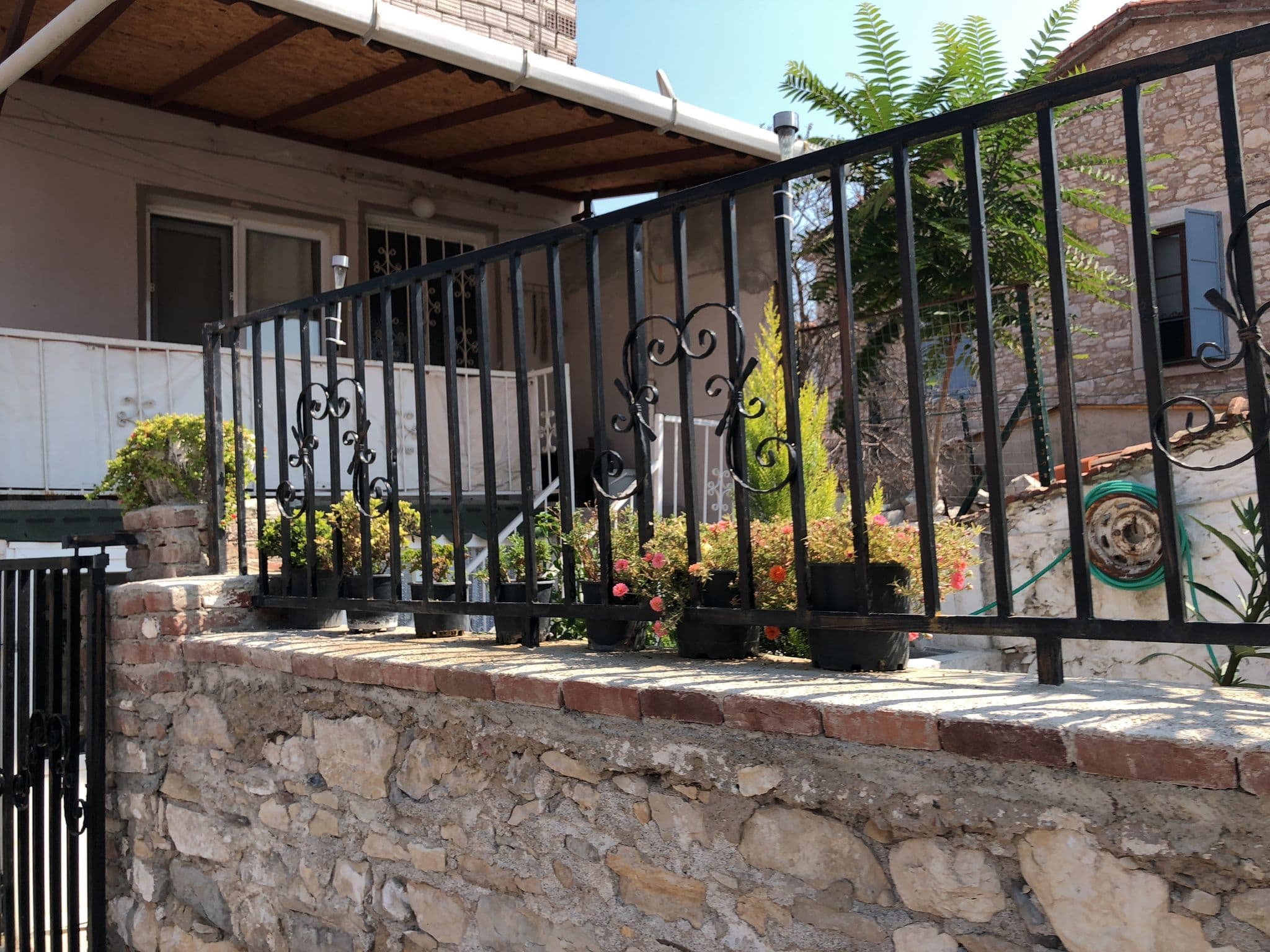Street view near Erinç33, Urla — © berkakbulbul (CC BY-SA · Mapillary)