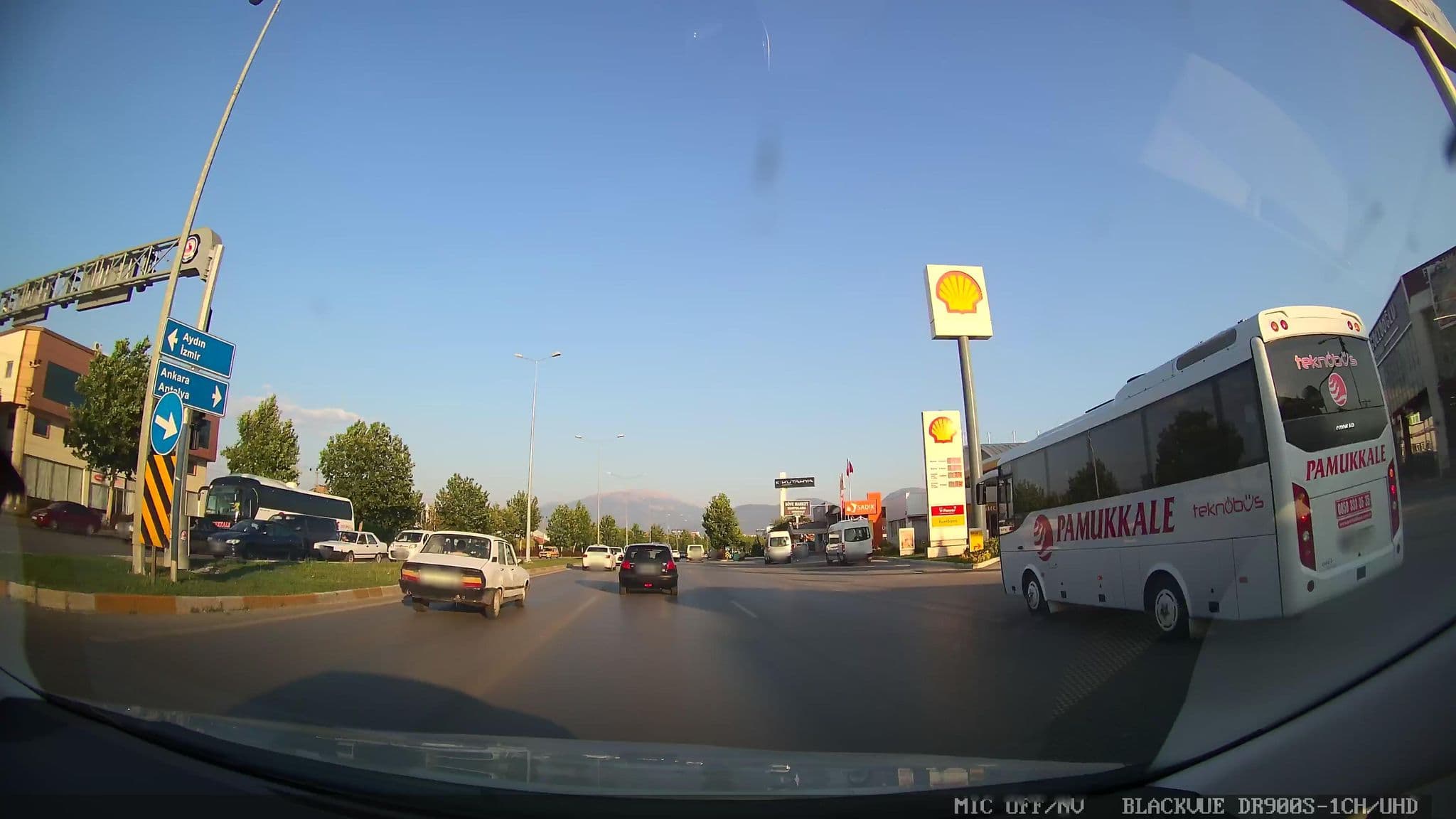 Street view near Salihli - Fethiye Yolu, Merkezefendi — © lutfullah (CC BY-SA · Mapillary)