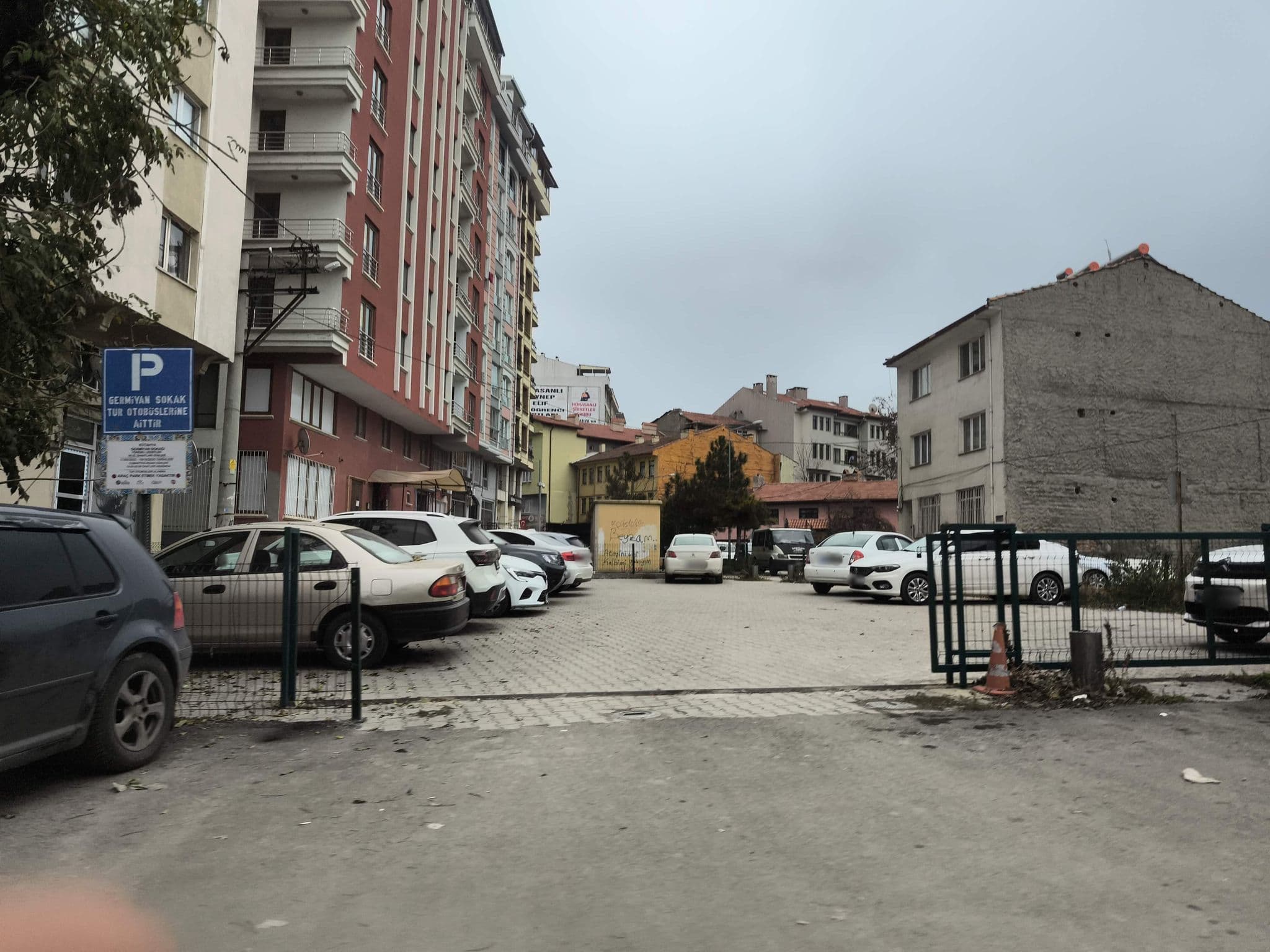 Street view near Ispartalılar Konağı, Kütahya — © ktahyam-Mapping (CC BY-SA · Mapillary)