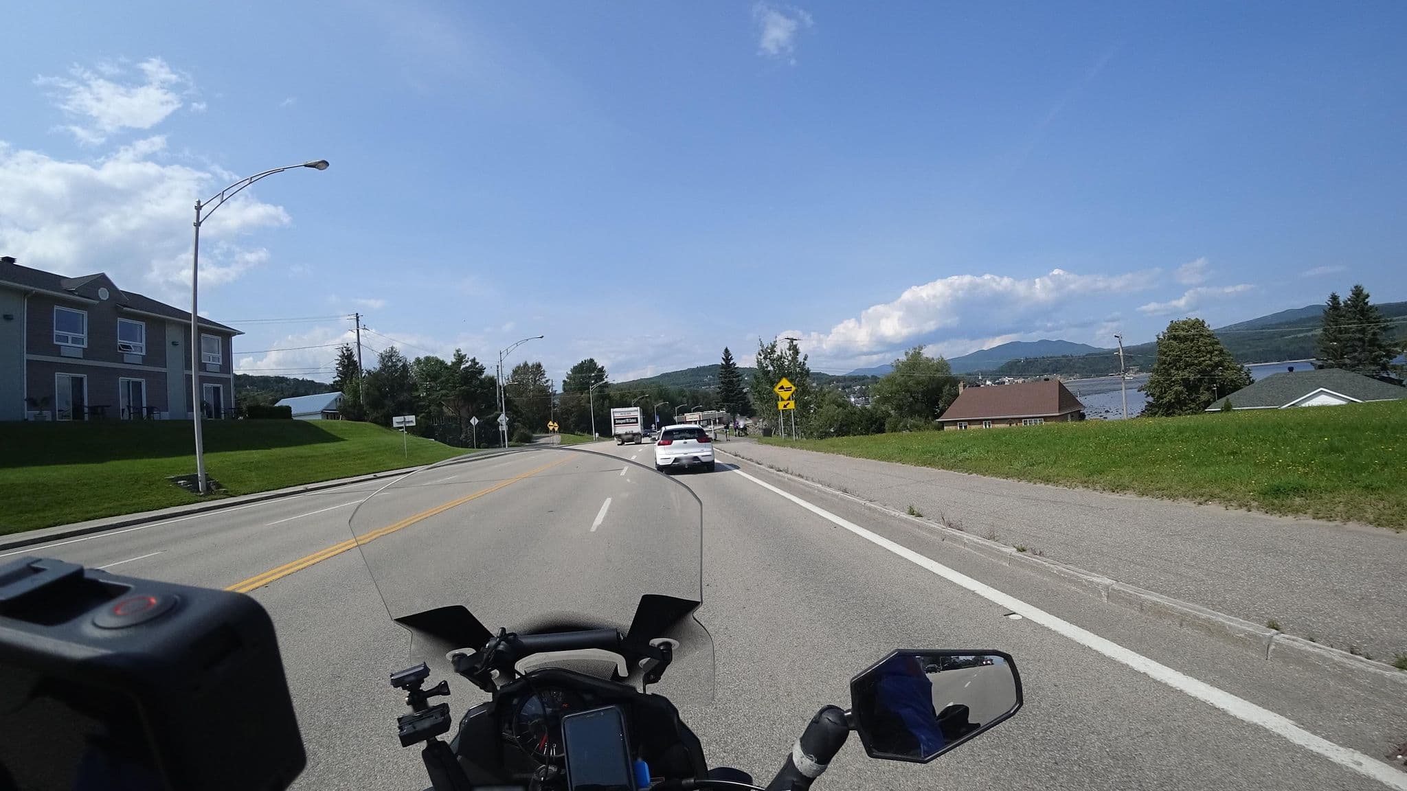 Street view near Motel Le Point de Vue, La Malbaie — © michelcouturemotomcm (CC BY-SA · Mapillary)