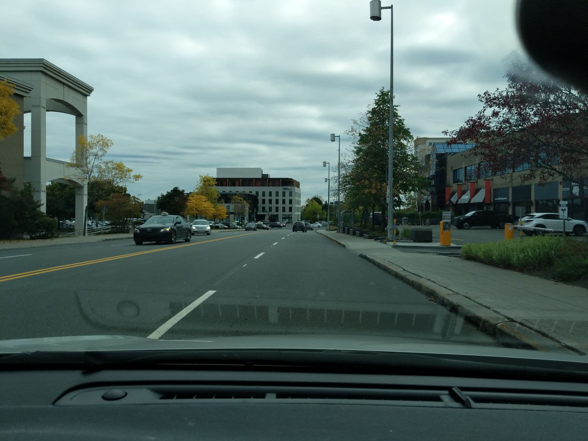Street view near ALT Hôtel, Sainte-Foy — © daudrain (CC BY-SA · Mapillary)