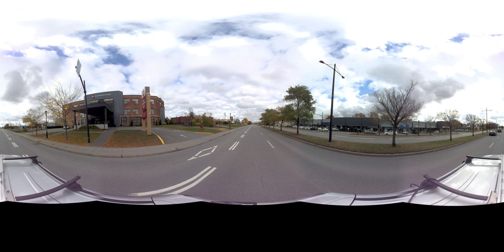 Street view near Best Western Plus, Montréal-Est — © VdM (CC BY-SA · Mapillary)