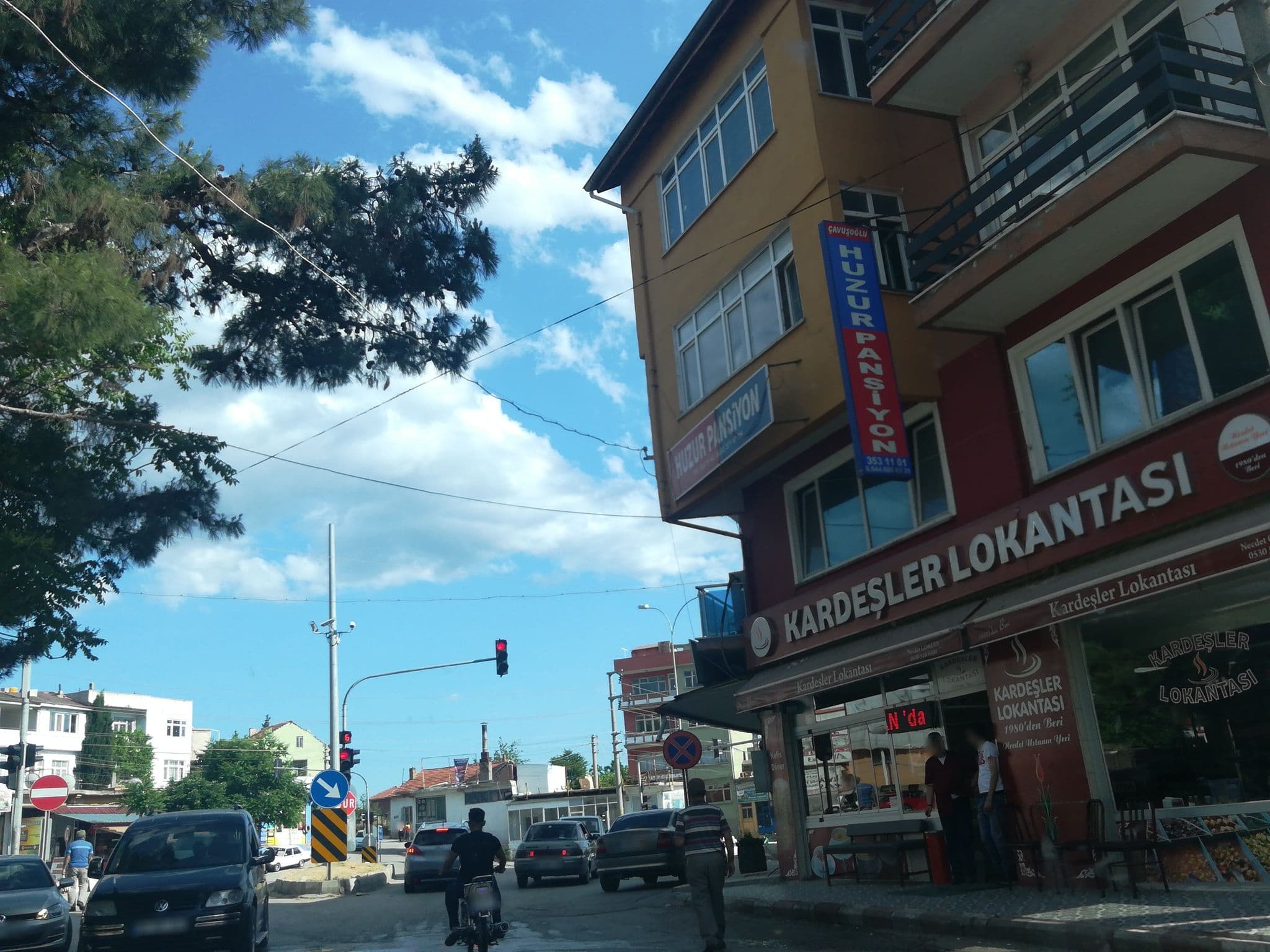 Street view near Huzur Pansiyon, Dinar — © fbkoksal (CC BY-SA · Mapillary)