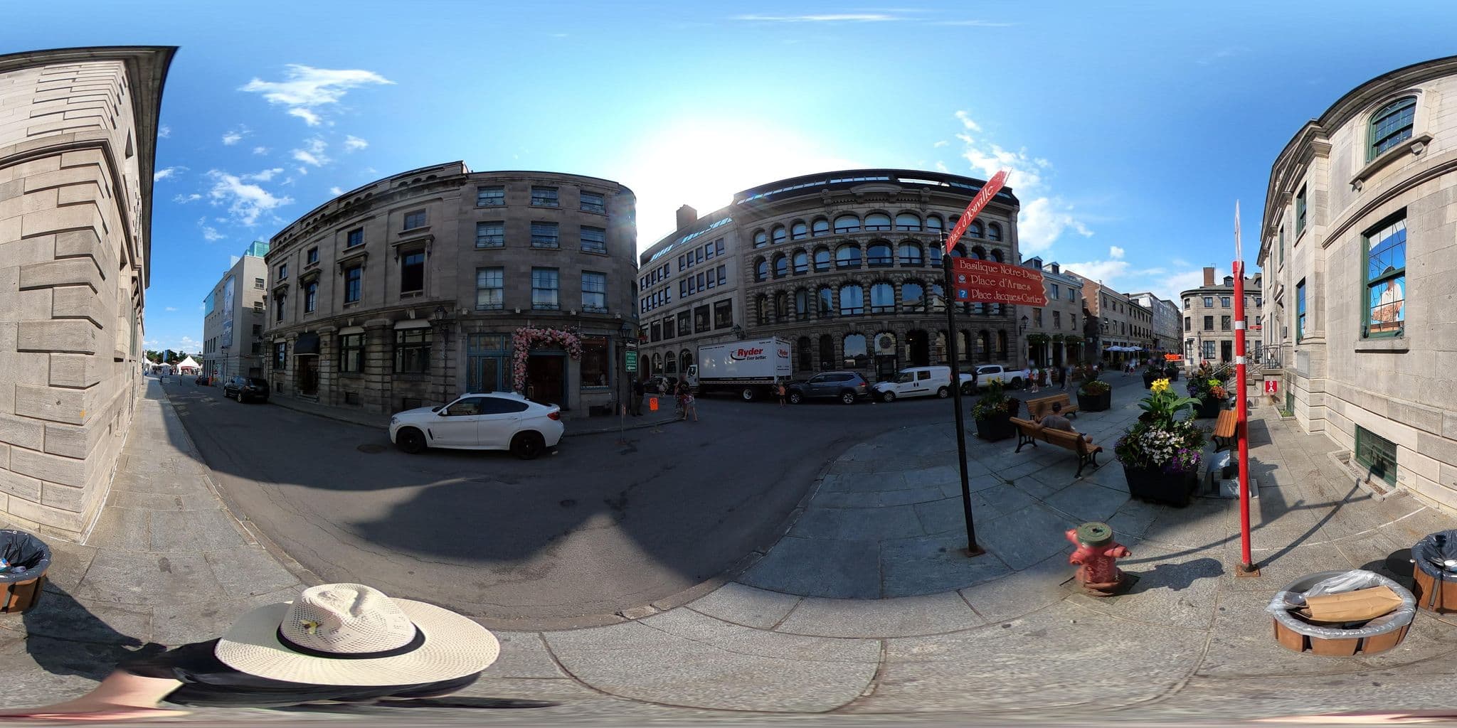 Street view near Petit Hôtel, Vieux-Montréal — © une_abeille (CC BY-SA · Mapillary)