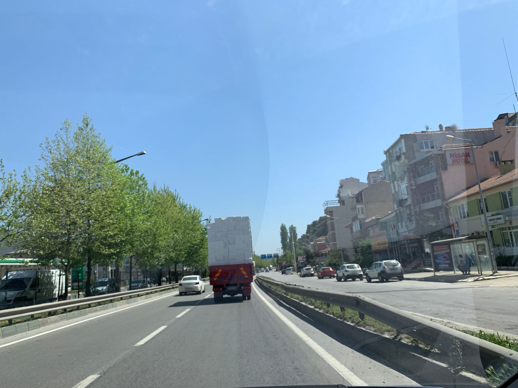 Street view near Hisar Otel, Gemlik — © empty (CC BY-SA · Mapillary)