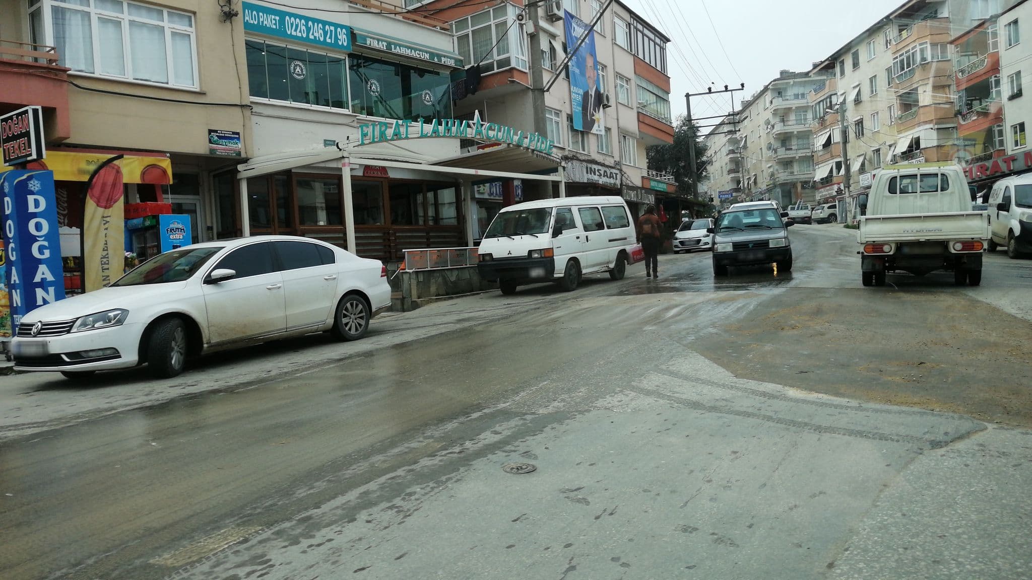 Street view near Lion Butiqe Otel, Çınarcık — © bngsgln (CC BY-SA · Mapillary)