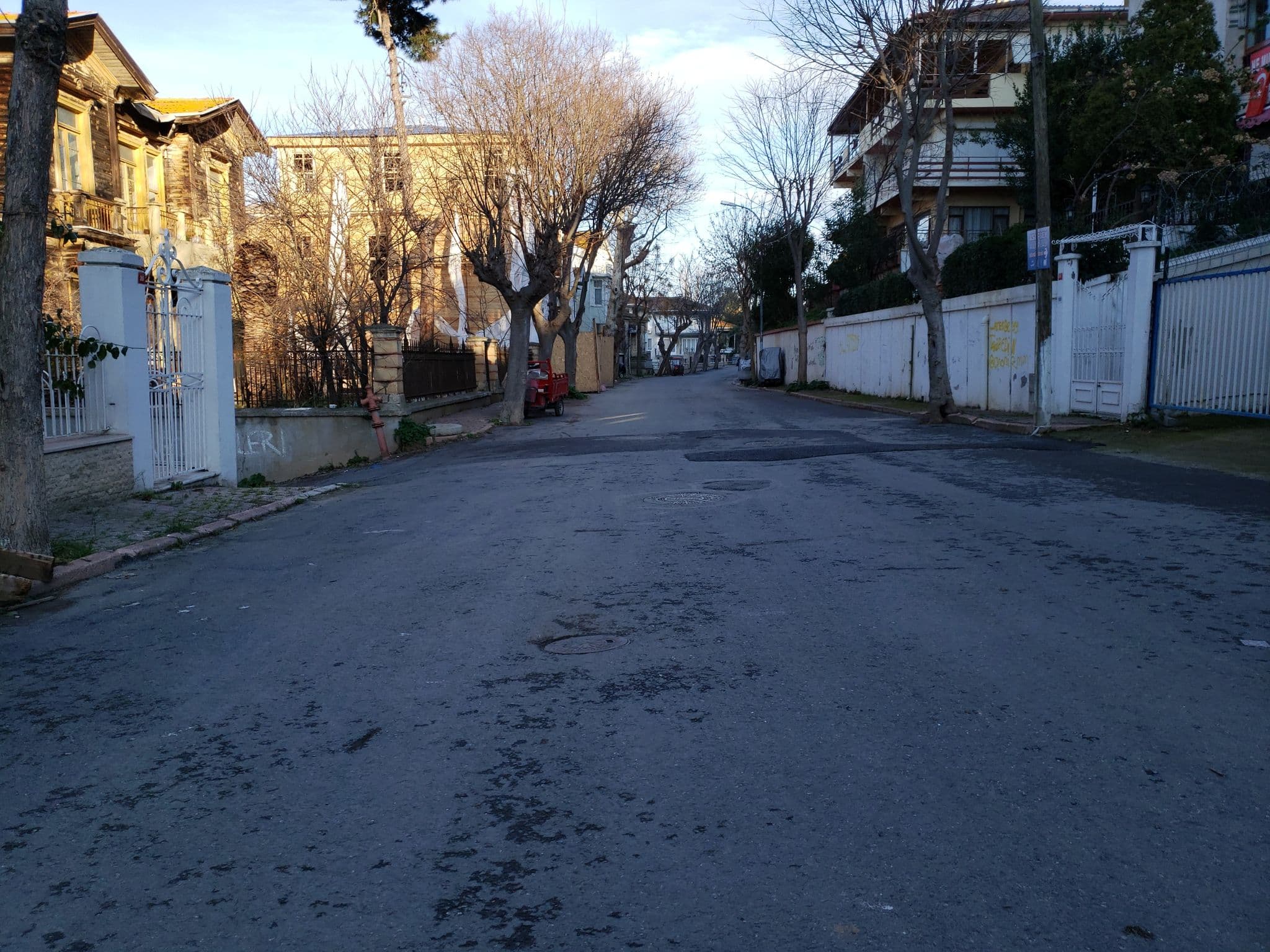 Street view near Küçük Ev, Heybeliada, Heybeliada — © mapfool (CC BY-SA · Mapillary)