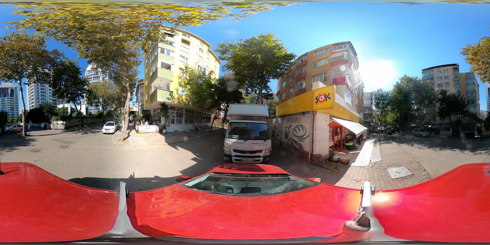 Street view near Beverly Hilton Hotel - Golden Globe Awards Show, Adalar — © ademturkmen (CC BY-SA · Mapillary)