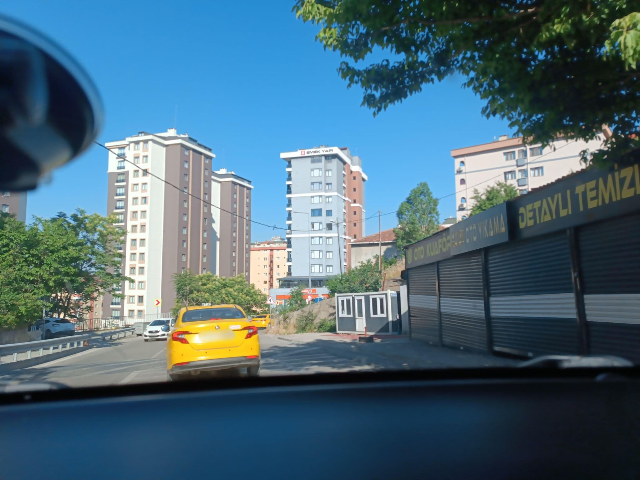 Street view near The Ritz Carlton Club Floor Lounge, Sultanbeyli — © burakonder (CC BY-SA · Mapillary)
