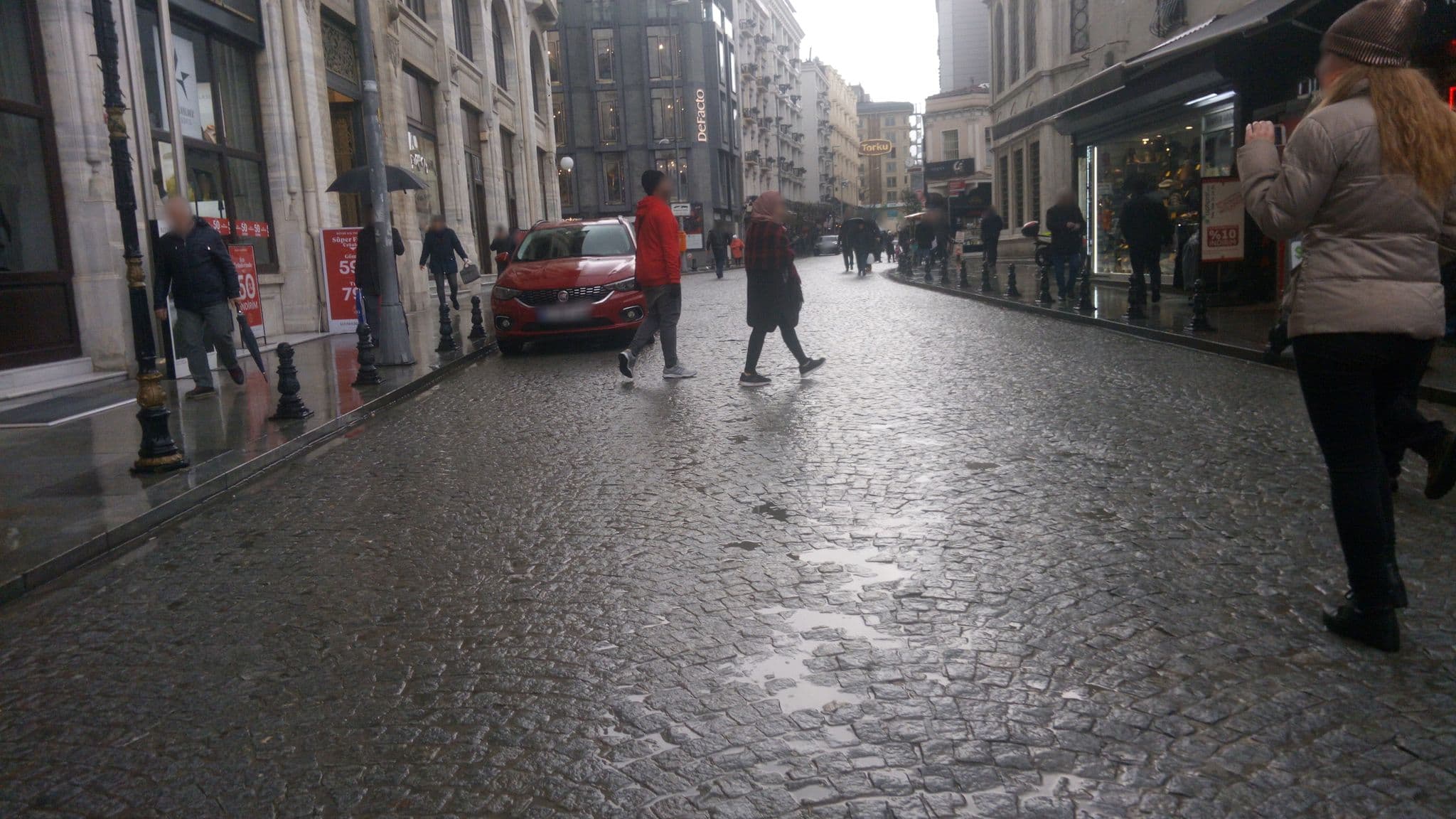 Street view near Legacy Ottoman Satış Ofisi, Eminönü — © sgechkov (CC BY-SA · Mapillary)