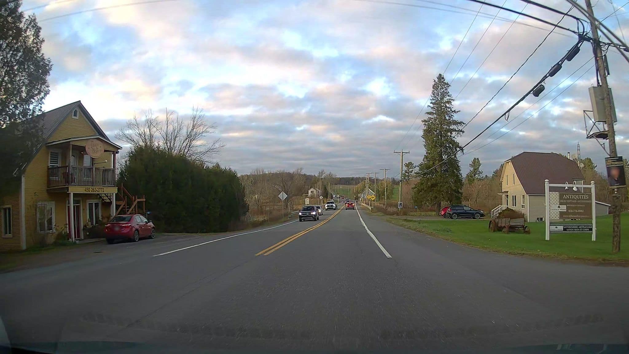 Street view near Auberge La Table d’Hôte, Cowansville — © Encrypted (CC BY-SA · Mapillary)