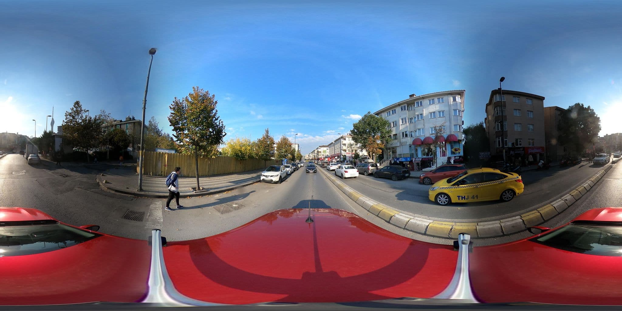 Street view near Queen Hotel & Spa, Altunizade — © ademturkmen (CC BY-SA · Mapillary)