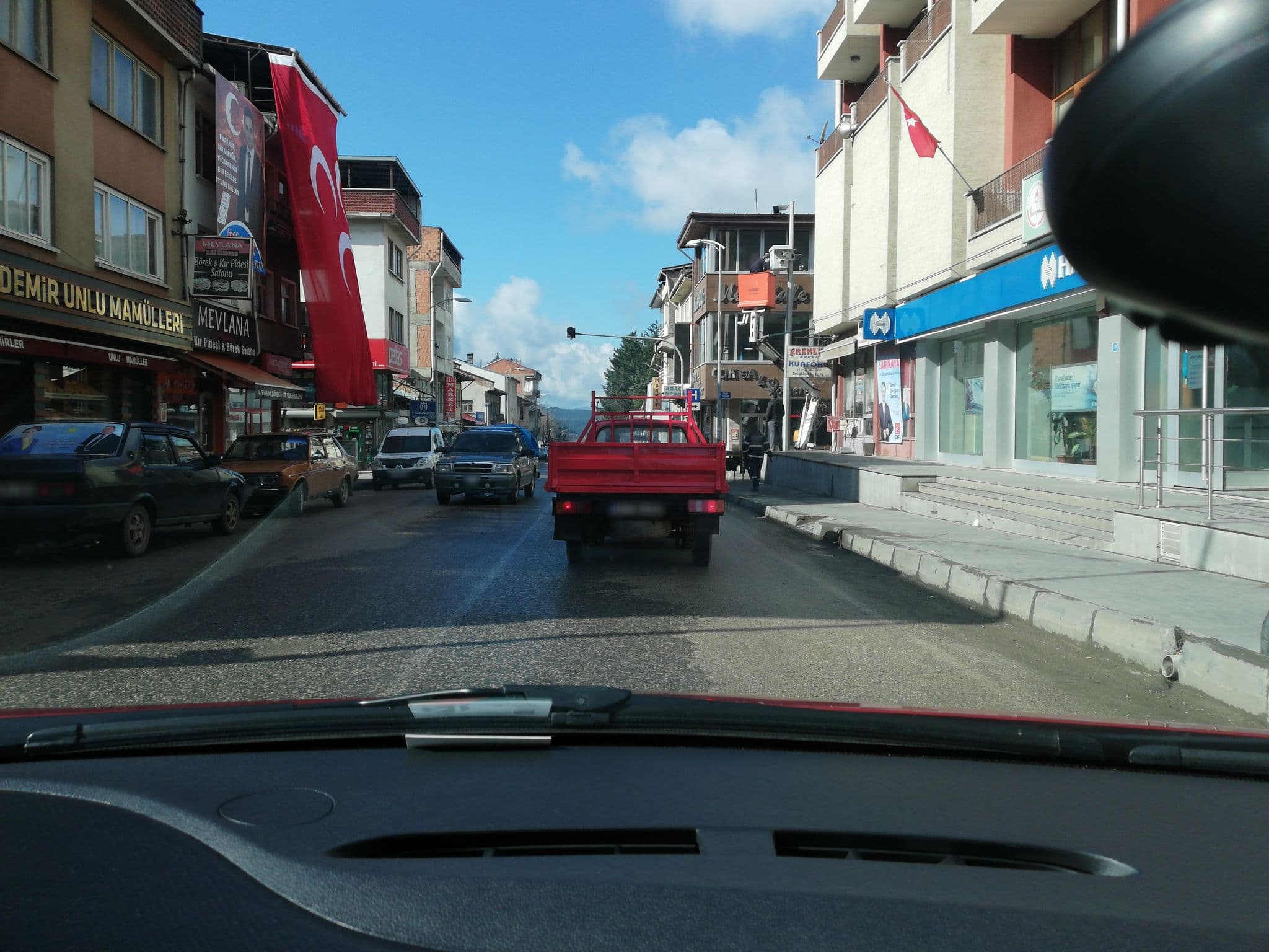 Street view near Araç Öğretmenevi, Araç — © sefaonur (CC BY-SA · Mapillary)