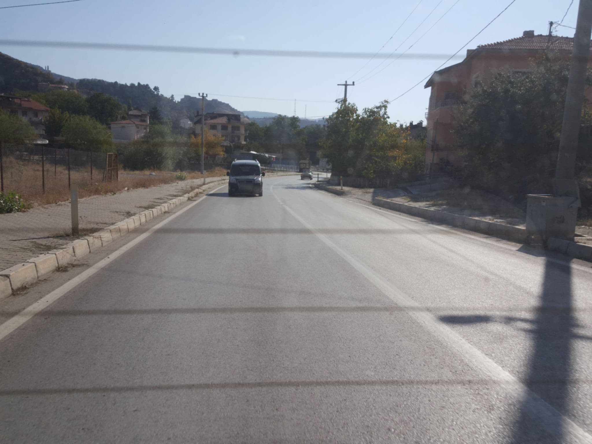 Street view near Elmabeli Otel & Restaurant, İskilip — © aliaktrk52 (CC BY-SA · Mapillary)