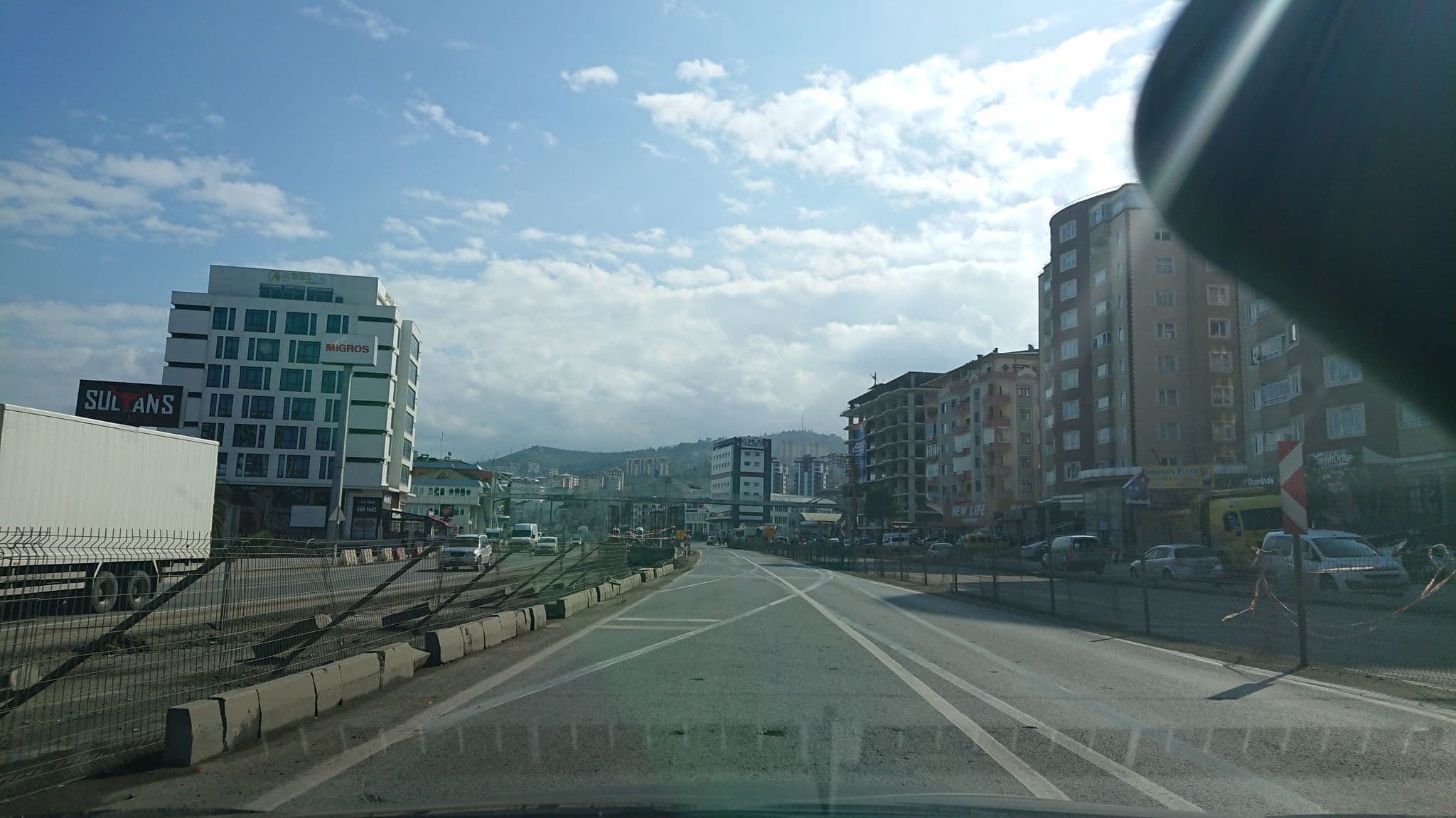 Street view near three pearl havuz keyfi, Yomra — © kubikanber (CC BY-SA · Mapillary)