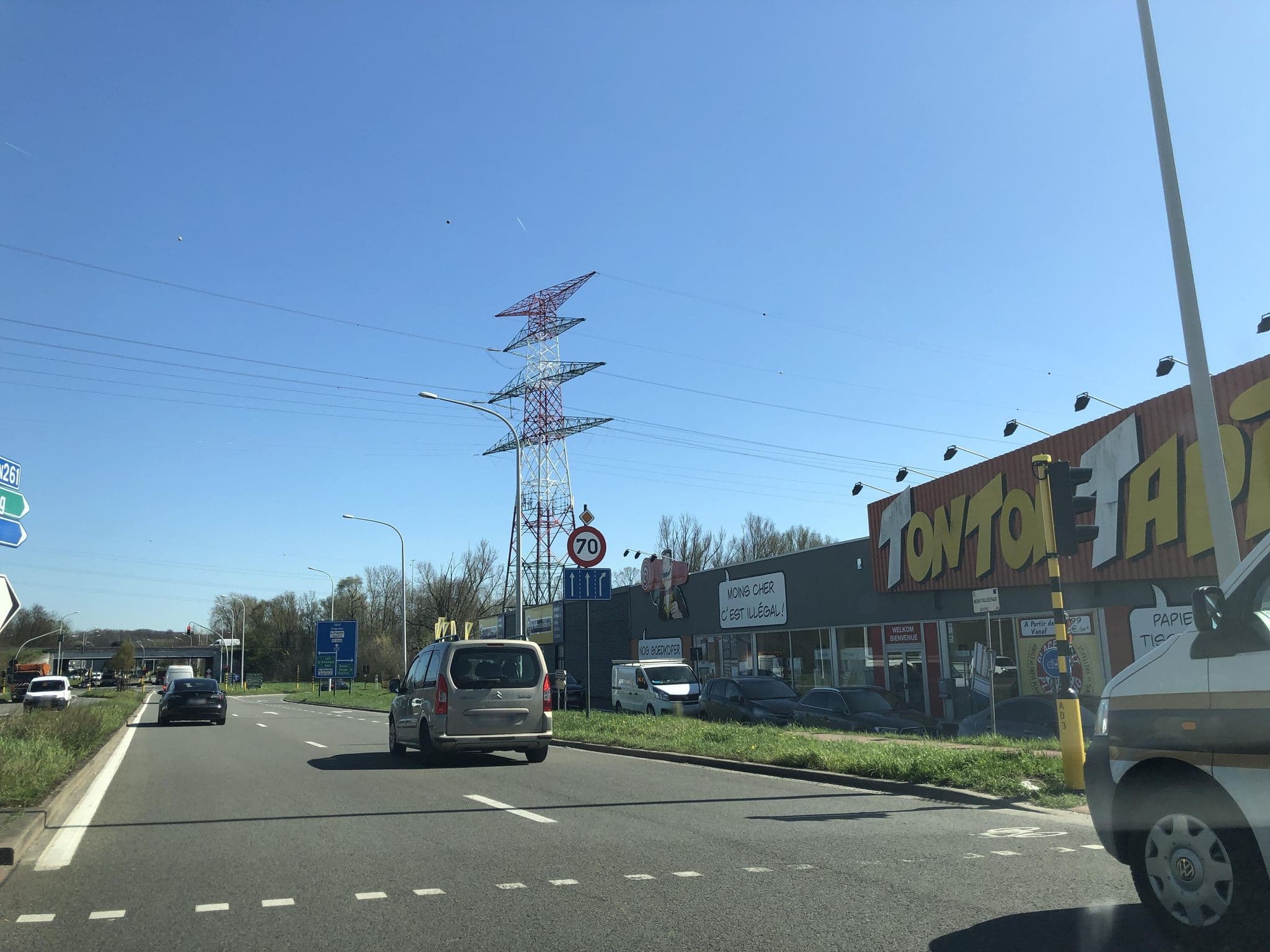 Street view near Hotel Formule 1 - Brussel Zuid, Ruisbroek — © peterleth (CC BY-SA · Mapillary)