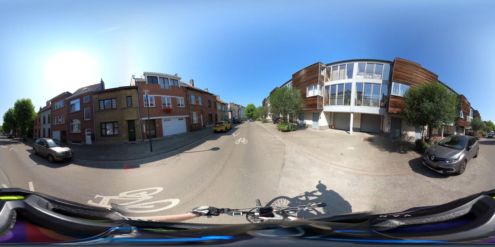 Street view near Sous l'edredon avec le monstre 😈😴, Uccle — © Stefdegreef (CC BY-SA · Mapillary)